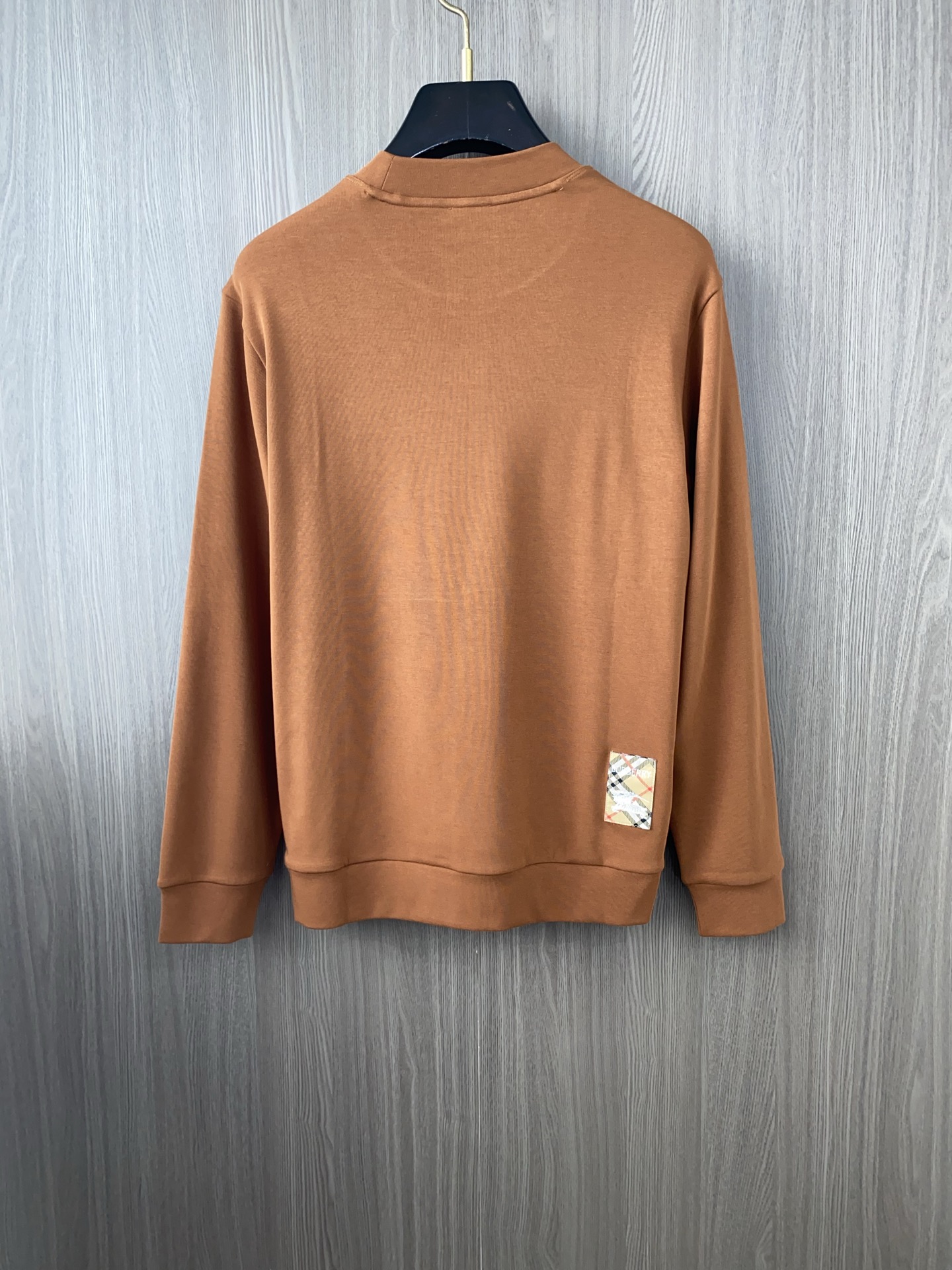 🌾 普拉达 2025 秋冬AW新品，时尚休闲打底加厚长袖卫衣专柜同步有售，进口加厚莫戴尔长绒棉拉绒面料，