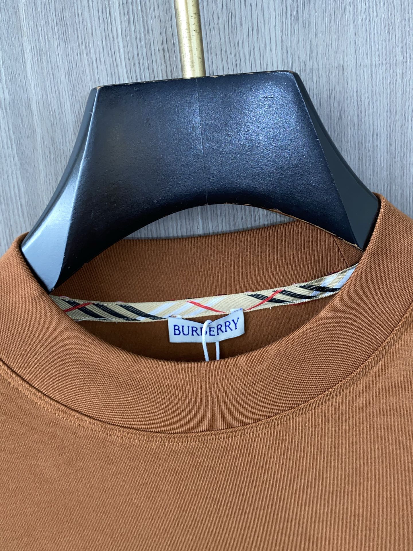 🌾 普拉达 2025 秋冬AW新品，时尚休闲打底加厚长袖卫衣专柜同步有售，进口加厚莫戴尔长绒棉拉绒面料，