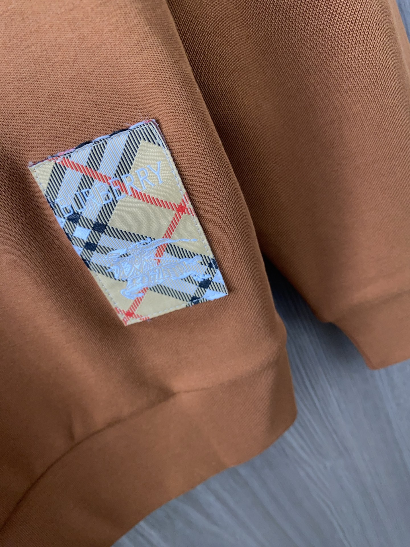 🌾 普拉达 2025 秋冬AW新品，时尚休闲打底加厚长袖卫衣专柜同步有售，进口加厚莫戴尔长绒棉拉绒面料，