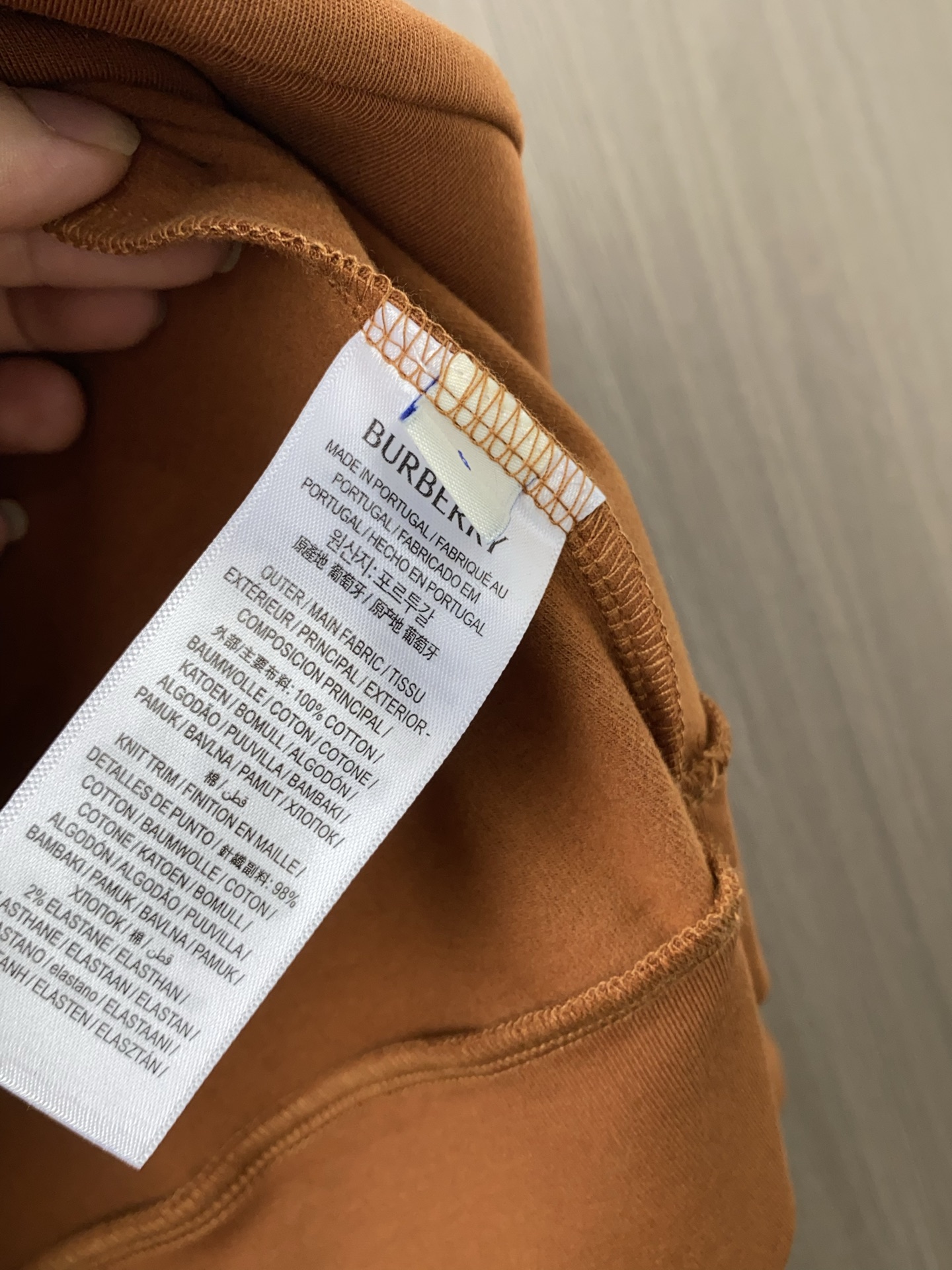 🌾 普拉达 2025 秋冬AW新品，时尚休闲打底加厚长袖卫衣专柜同步有售，进口加厚莫戴尔长绒棉拉绒面料，