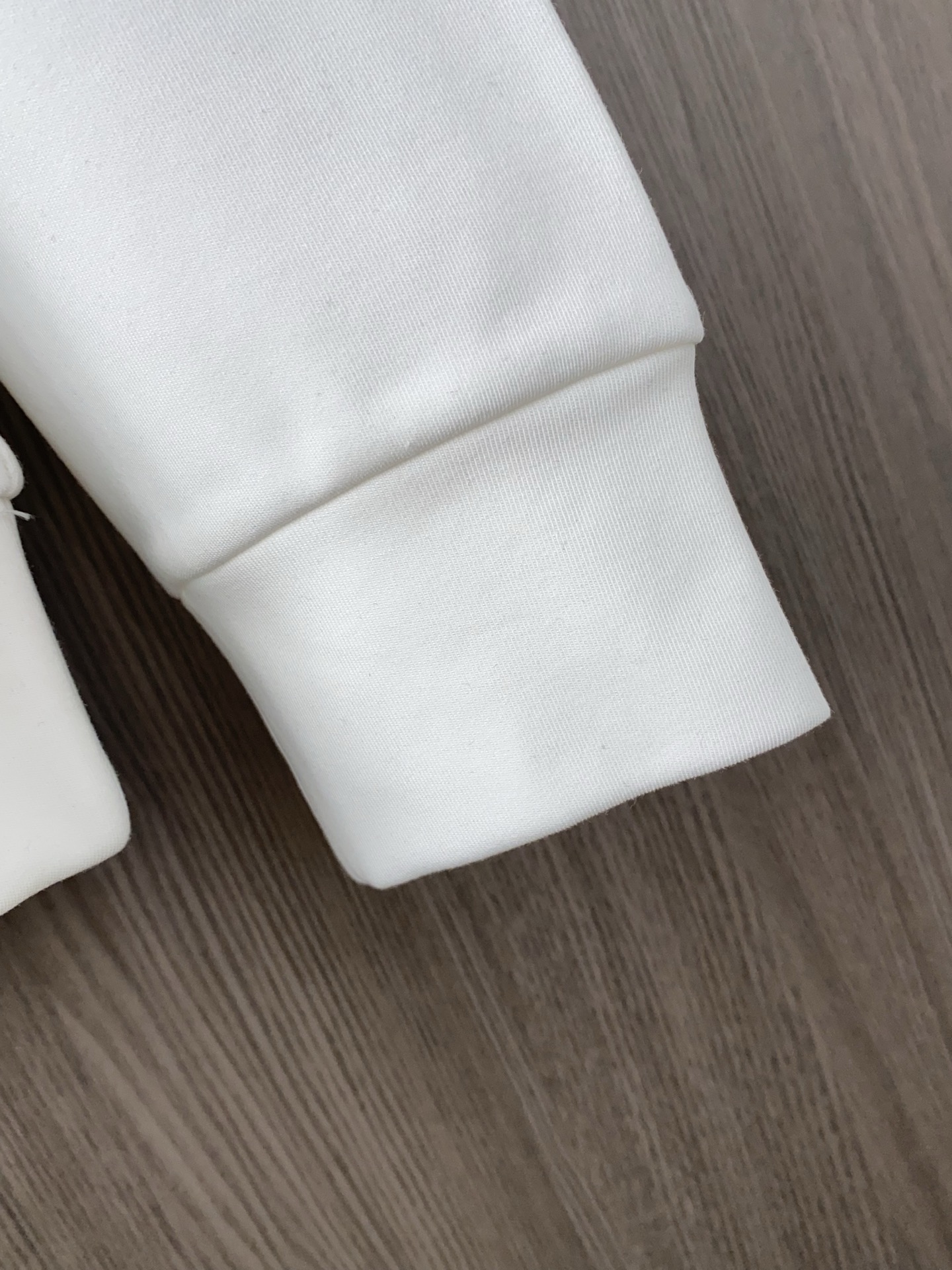 🌾 普拉达 2025 秋冬AW新品，时尚休闲打底加厚长袖卫衣专柜同步有售，进口加厚莫戴尔长绒棉拉绒面料，