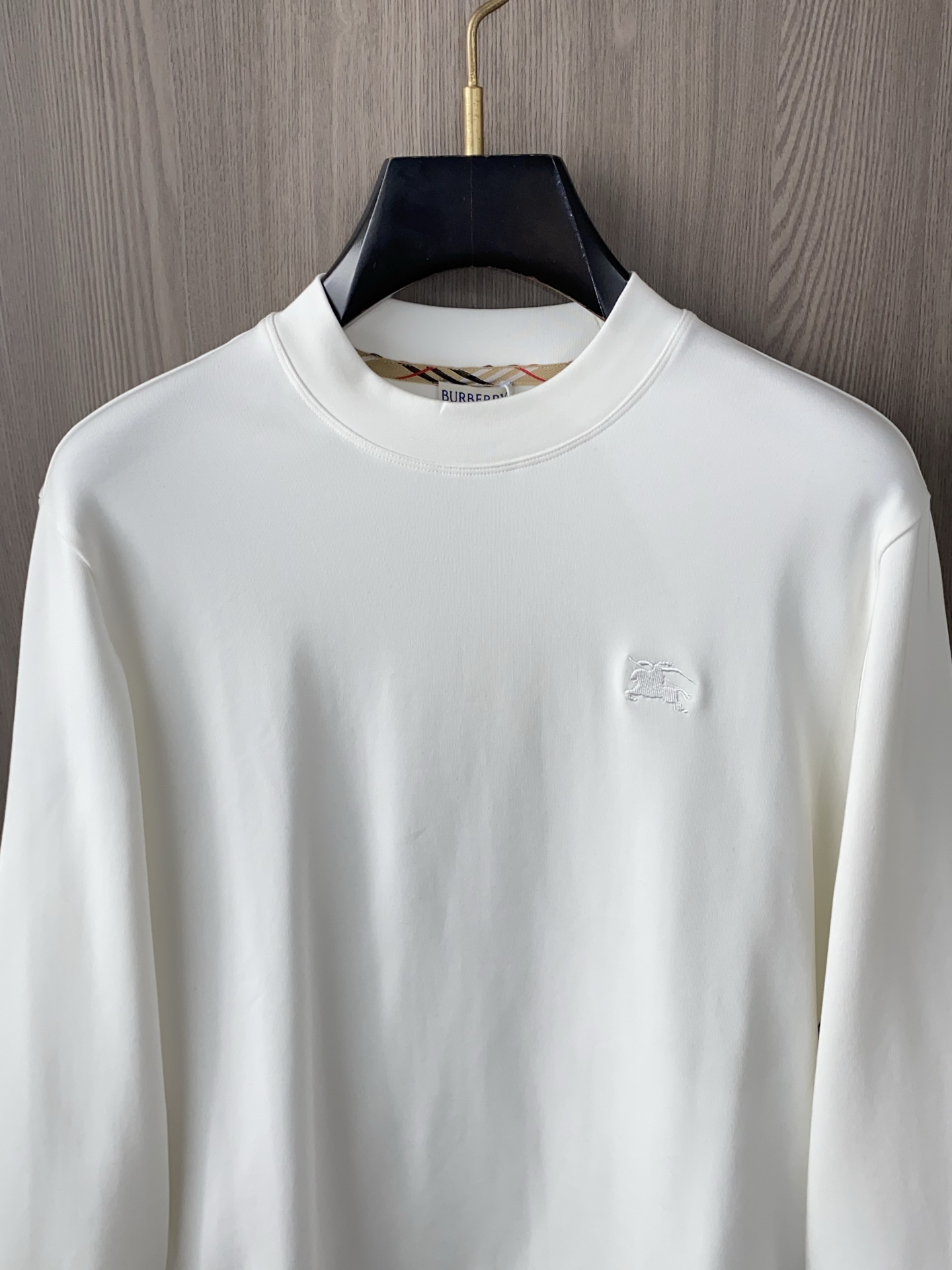 🌾 普拉达 2025 秋冬AW新品，时尚休闲打底加厚长袖卫衣专柜同步有售，进口加厚莫戴尔长绒棉拉绒面料，