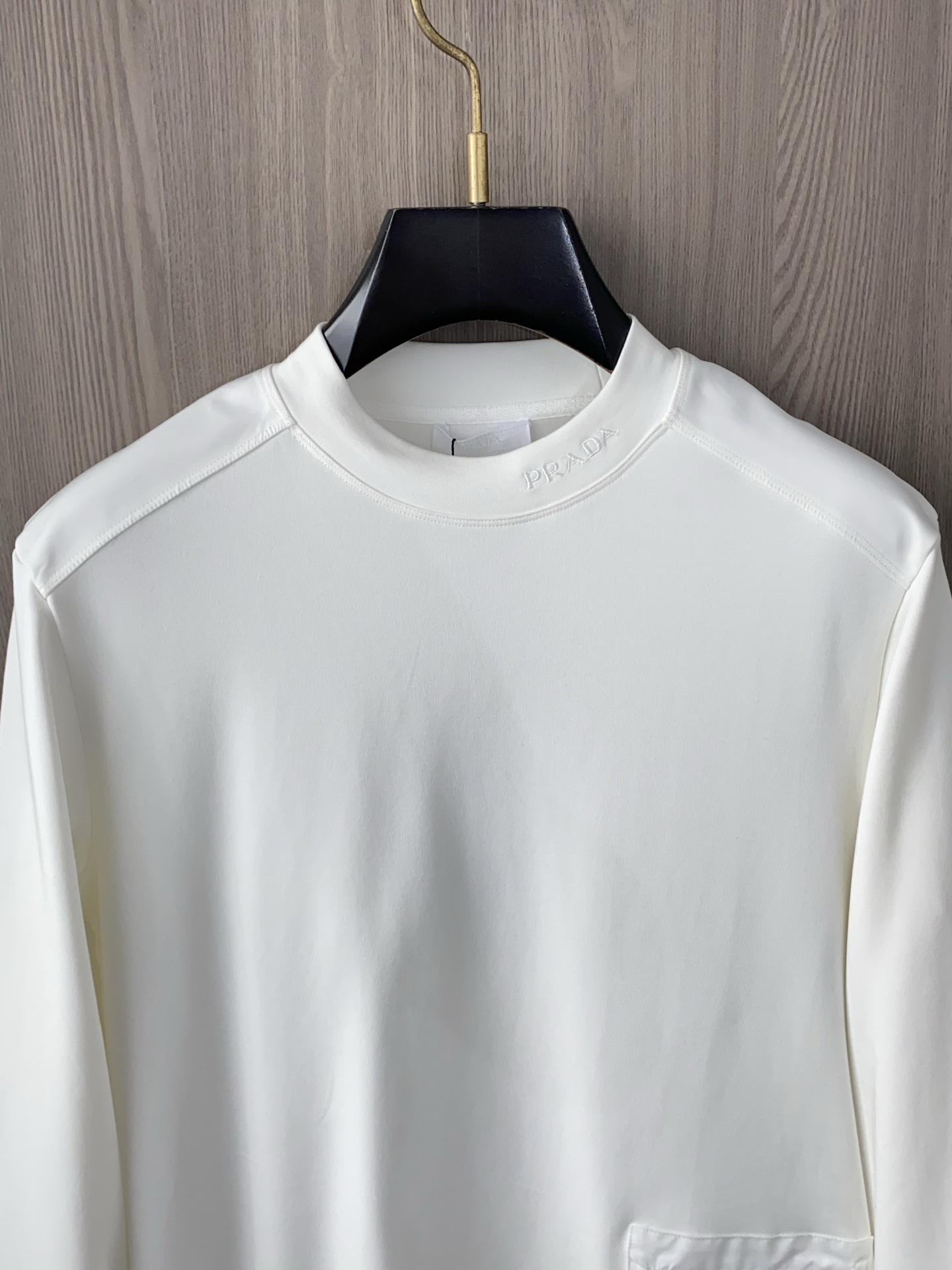 🌾 普拉达 2025 秋冬AW新品，时尚休闲打底加厚长袖卫衣专柜同步有售，进口加厚莫戴尔长绒棉拉绒面料，