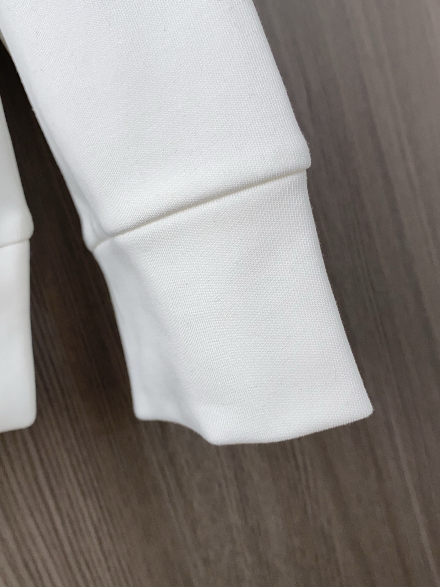 🌾 普拉达 2025 秋冬AW新品，时尚休闲打底加厚长袖卫衣专柜同步有售，进口加厚莫戴尔长绒棉拉绒面料，