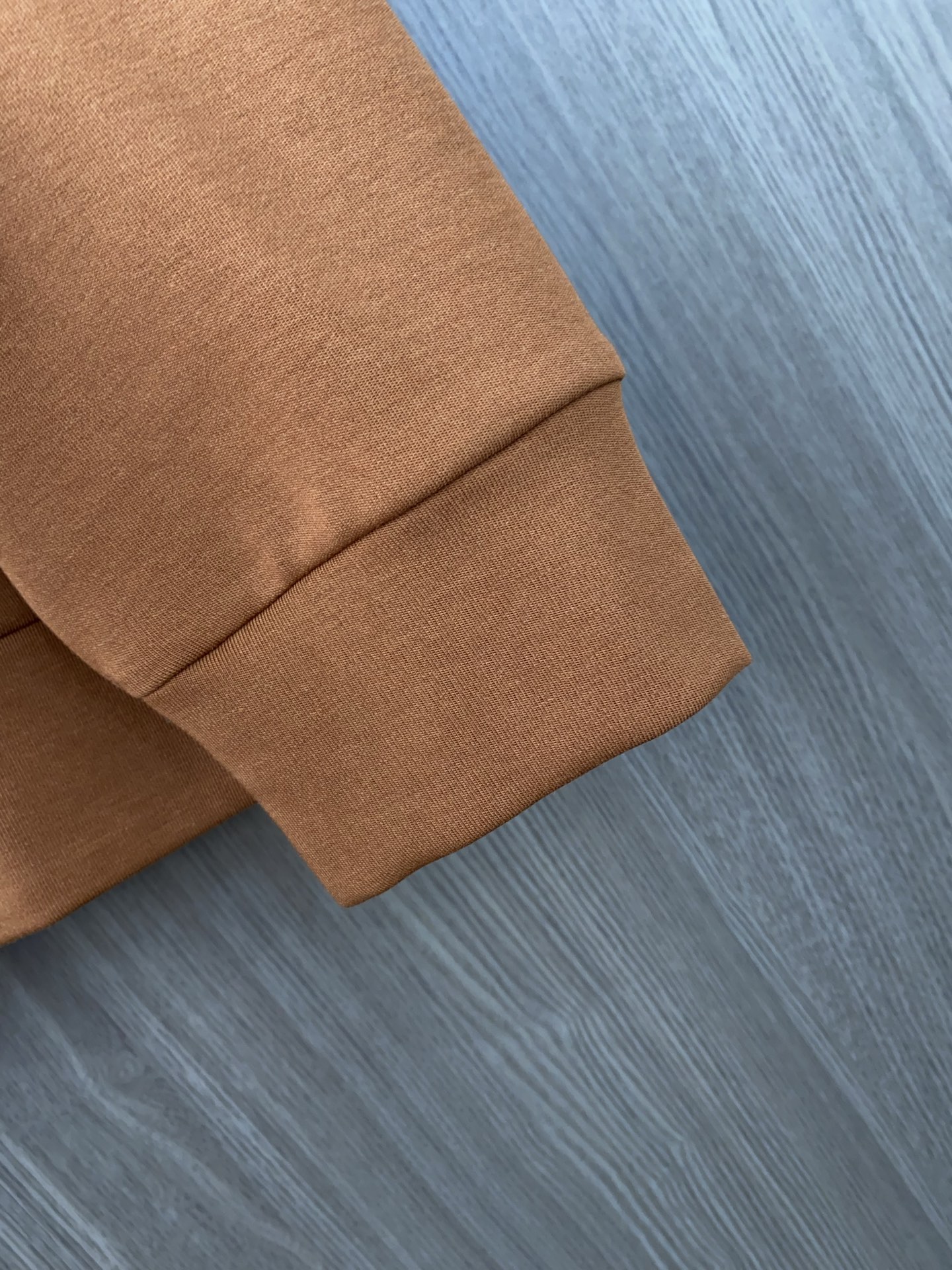 普拉达 2025 秋冬AW新品，时尚休闲打底加厚长袖卫衣专柜同步有售，进口加厚莫戴尔长绒棉拉绒面料，工艺