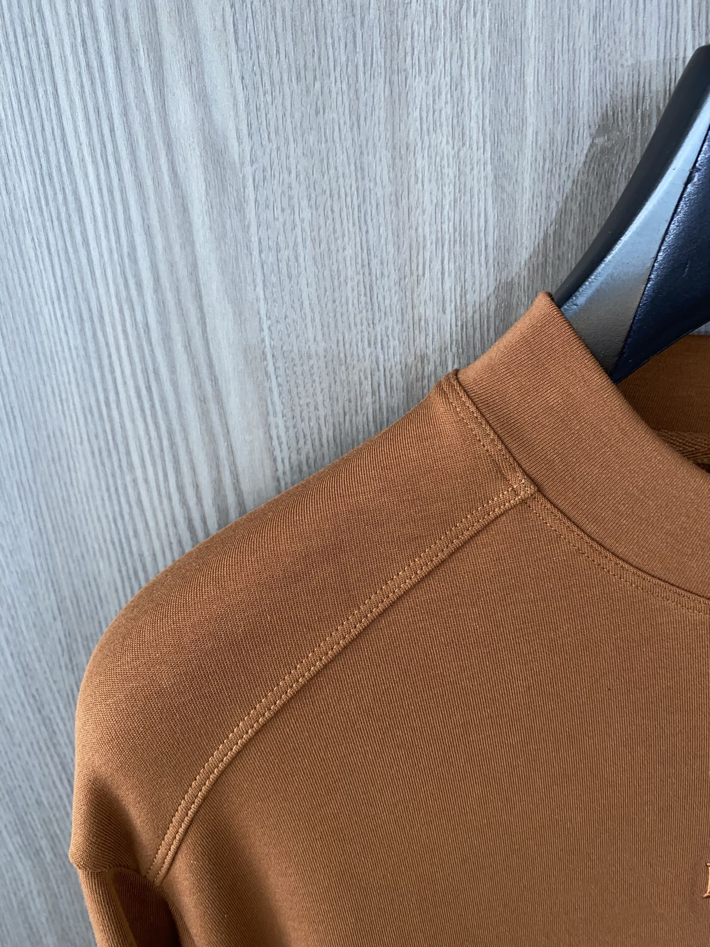 普拉达 2025 秋冬AW新品，时尚休闲打底加厚长袖卫衣专柜同步有售，进口加厚莫戴尔长绒棉拉绒面料，工艺