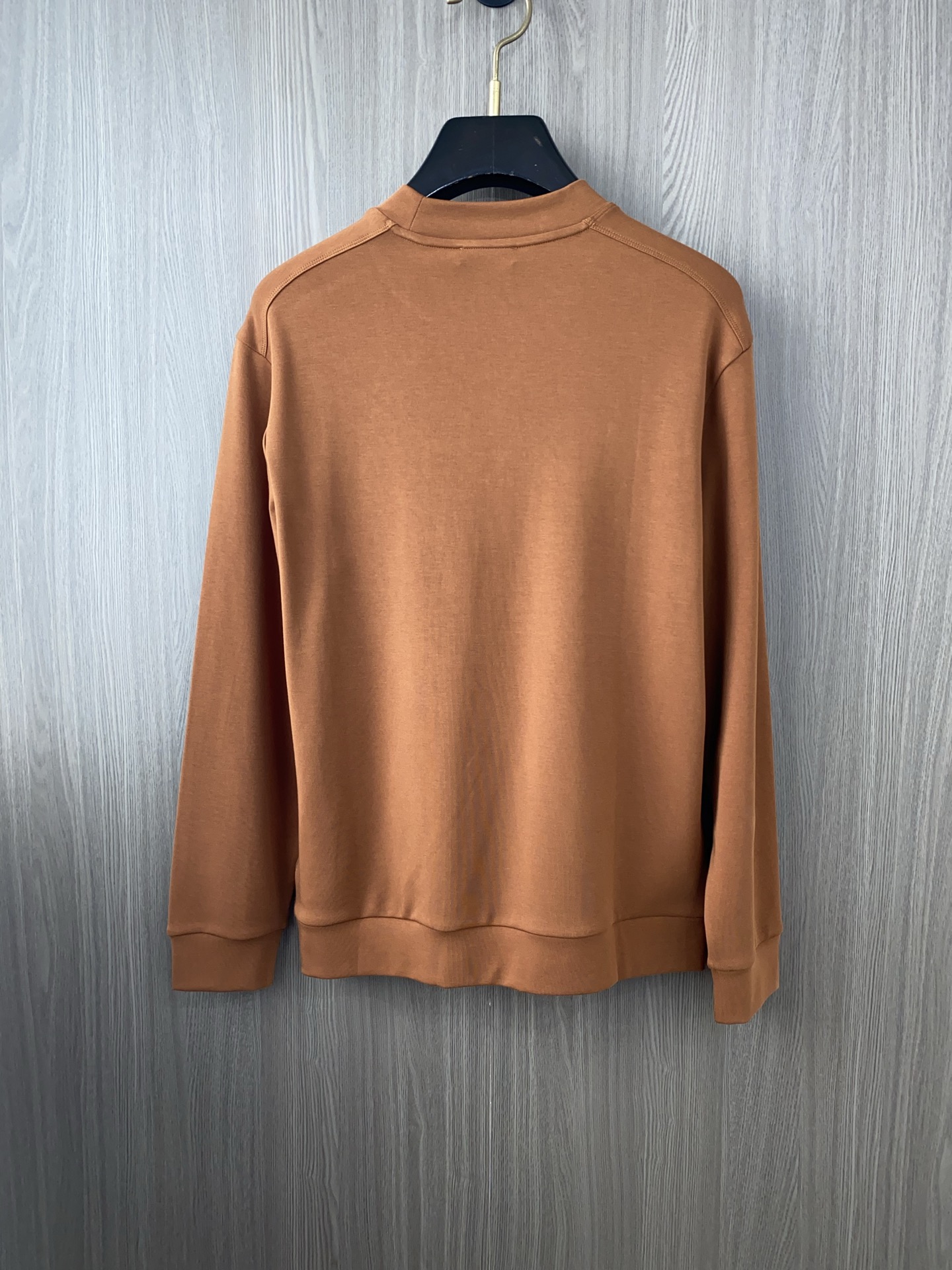 普拉达 2025 秋冬AW新品，时尚休闲打底加厚长袖卫衣专柜同步有售，进口加厚莫戴尔长绒棉拉绒面料，工艺