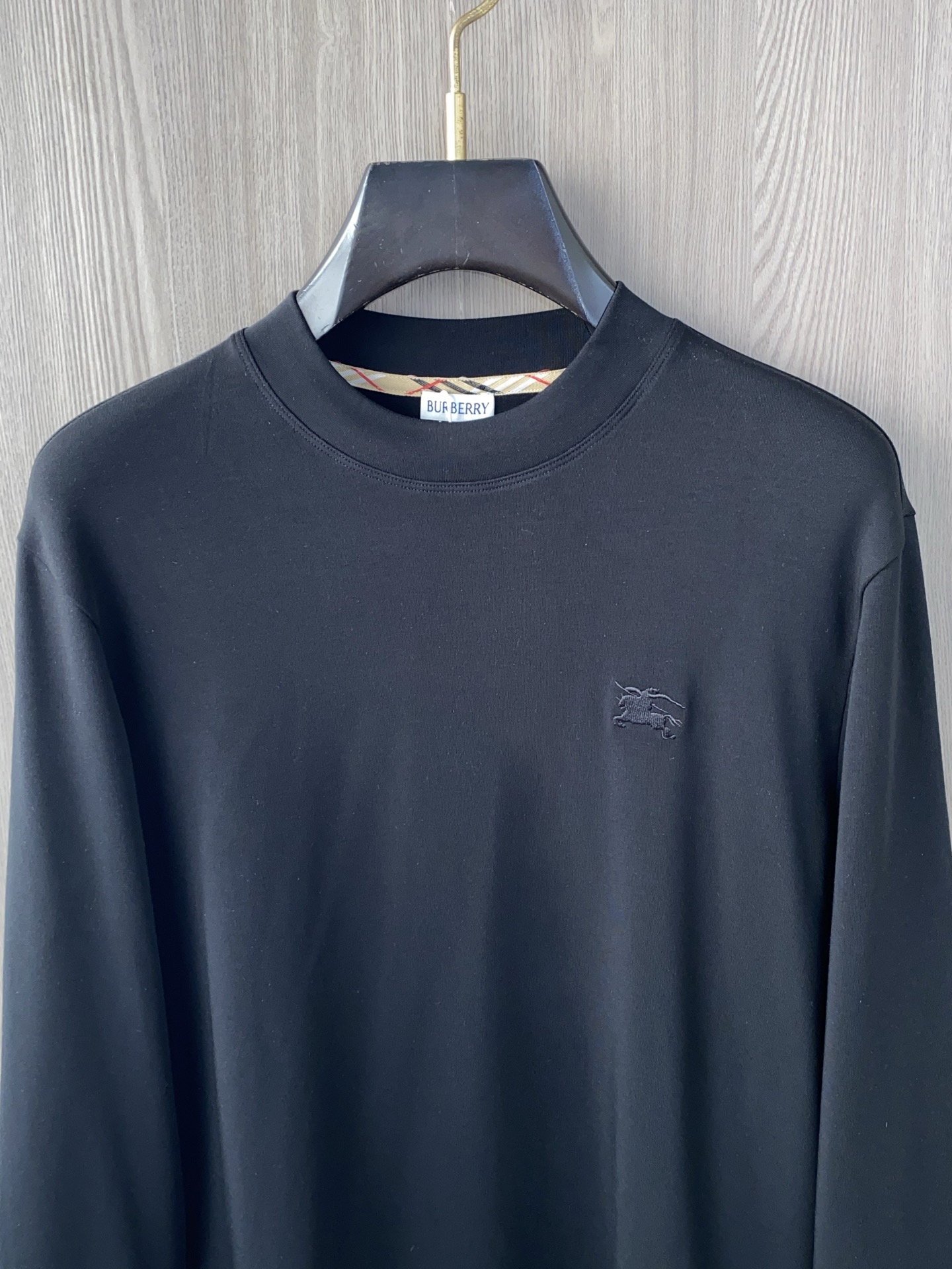 🌾 普拉达 2025 秋冬AW新品，时尚休闲打底加厚长袖卫衣专柜同步有售，进口加厚莫戴尔长绒棉拉绒面料，