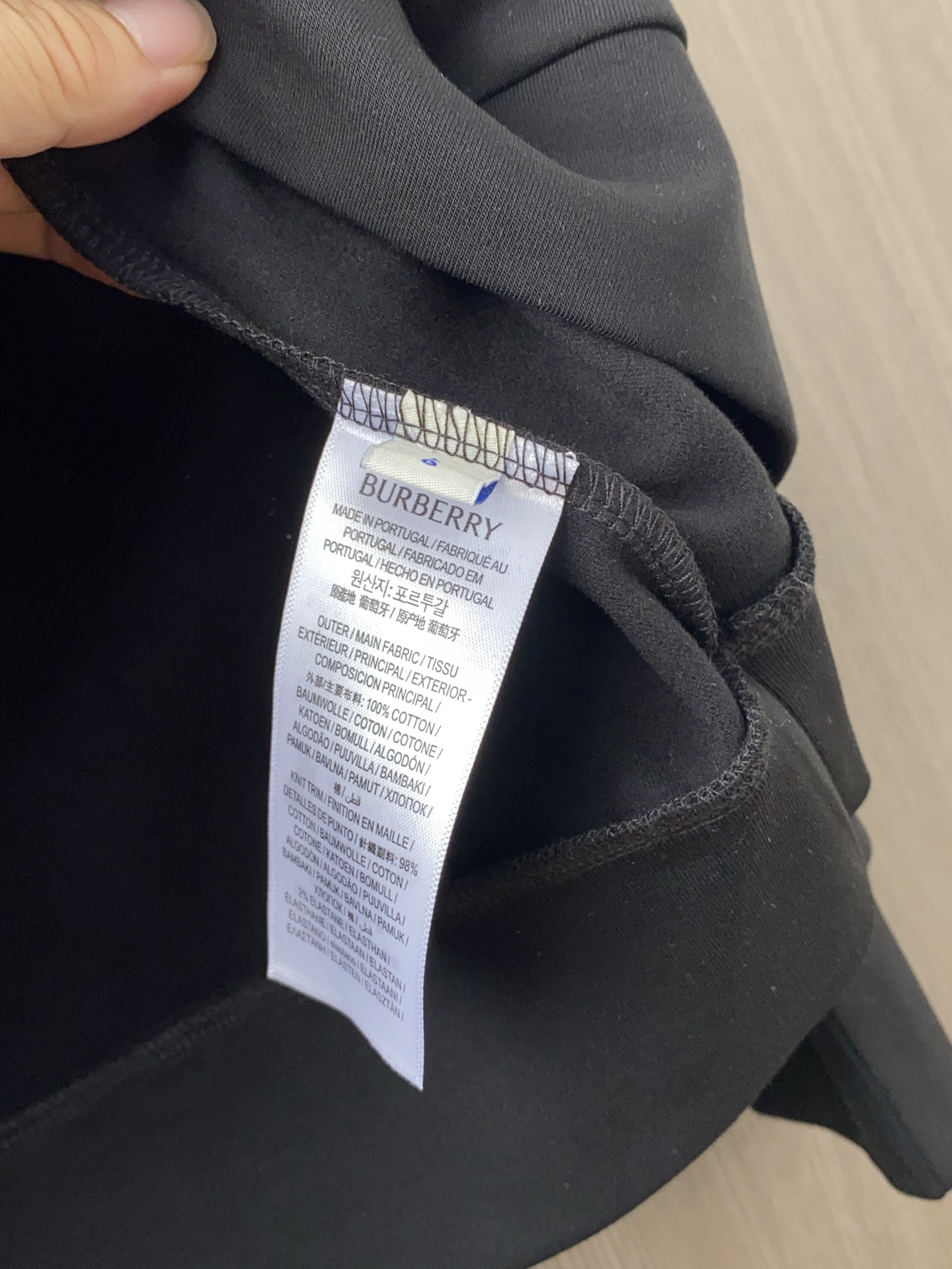 🌾 普拉达 2025 秋冬AW新品，时尚休闲打底加厚长袖卫衣专柜同步有售，进口加厚莫戴尔长绒棉拉绒面料，