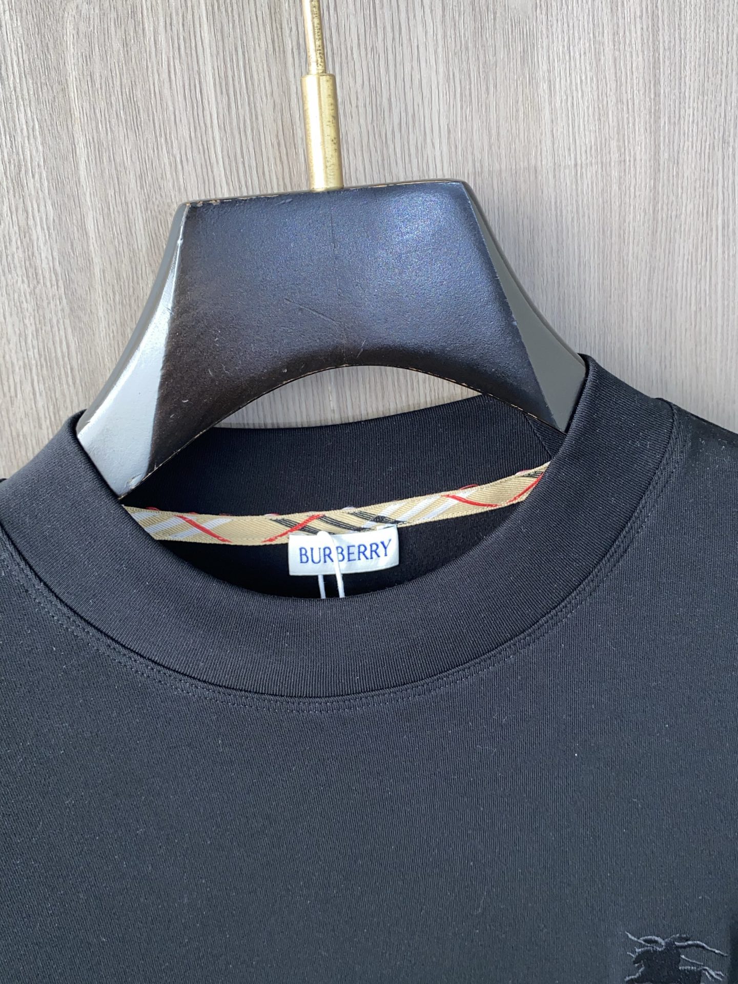 🌾 普拉达 2025 秋冬AW新品，时尚休闲打底加厚长袖卫衣专柜同步有售，进口加厚莫戴尔长绒棉拉绒面料，