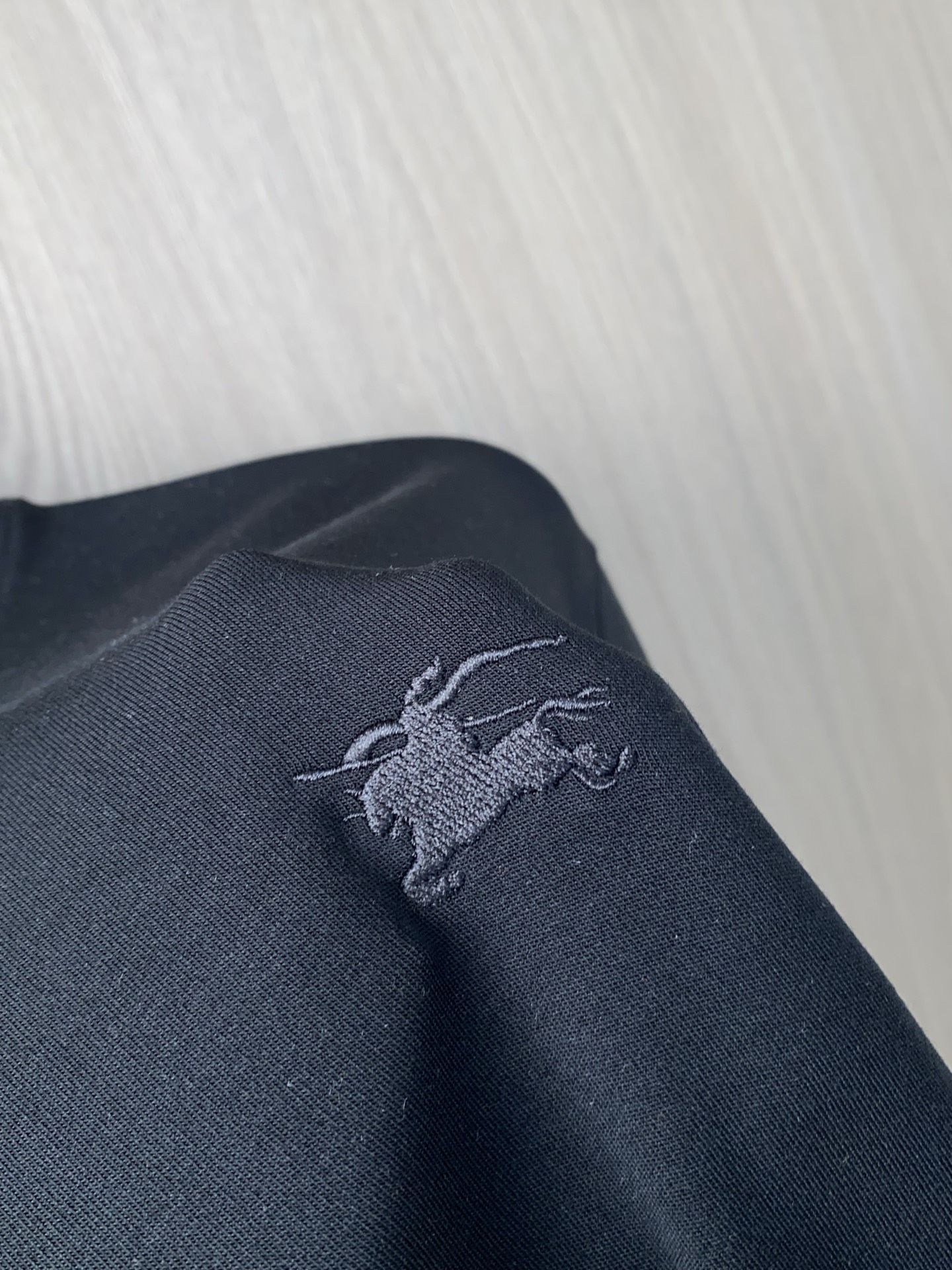 🌾 普拉达 2025 秋冬AW新品，时尚休闲打底加厚长袖卫衣专柜同步有售，进口加厚莫戴尔长绒棉拉绒面料，