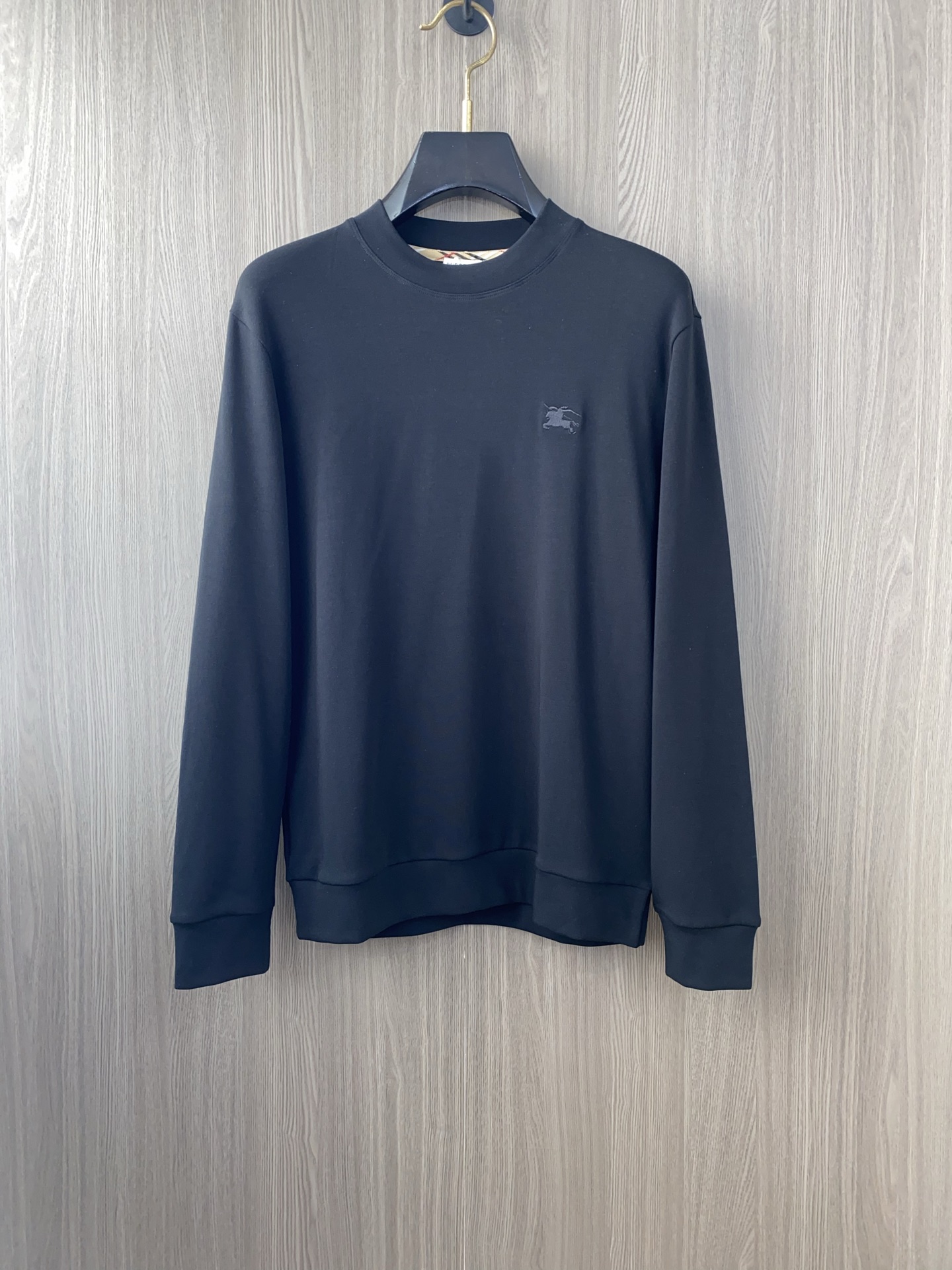 🌾 普拉达 2025 秋冬AW新品，时尚休闲打底加厚长袖卫衣专柜同步有售，进口加厚莫戴尔长绒棉拉绒面料，