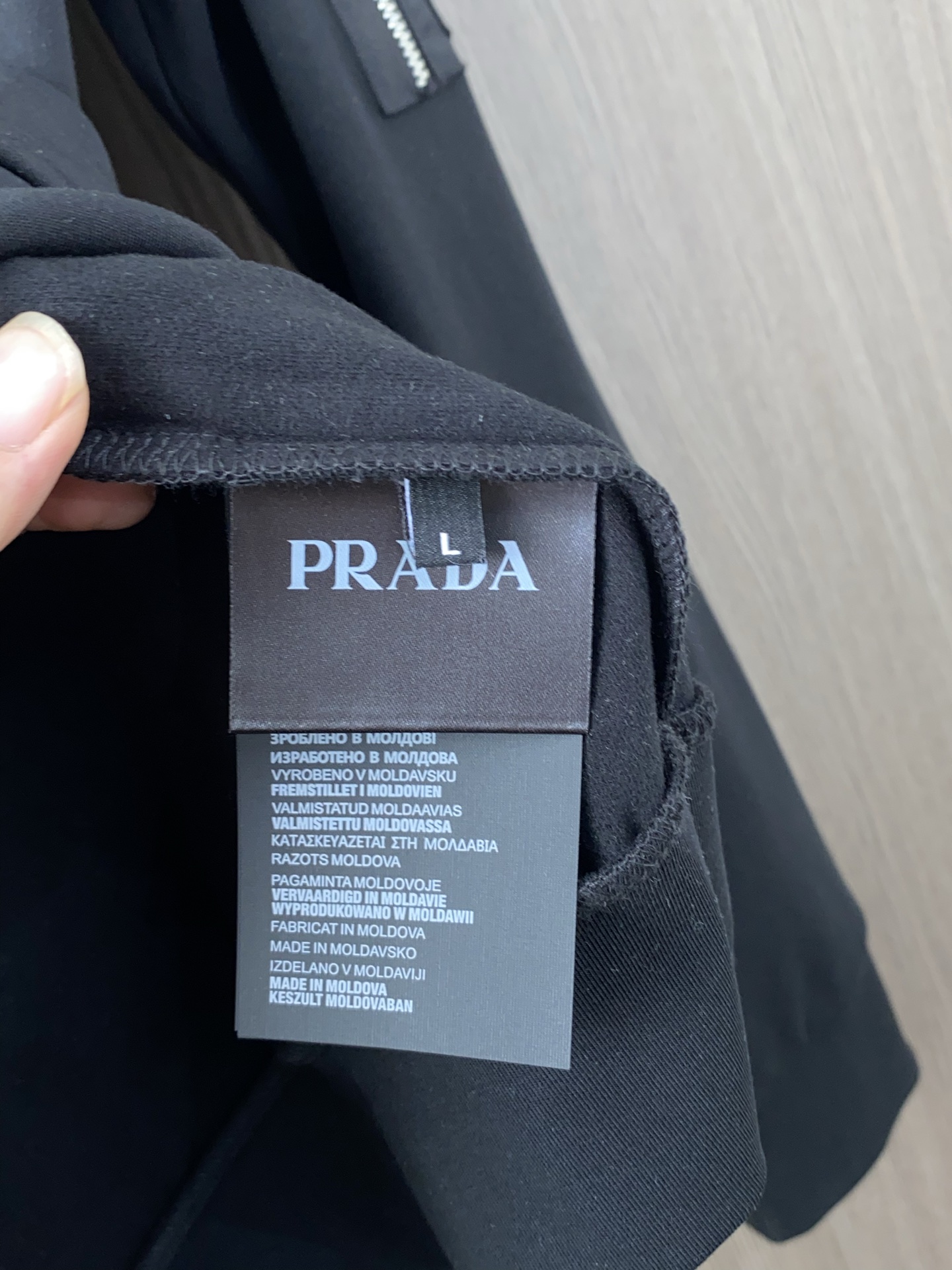 普拉达 2025 秋冬AW新品，时尚休闲打底加厚长袖卫衣专柜同步有售，进口加厚莫戴尔长绒棉拉绒面料，工艺