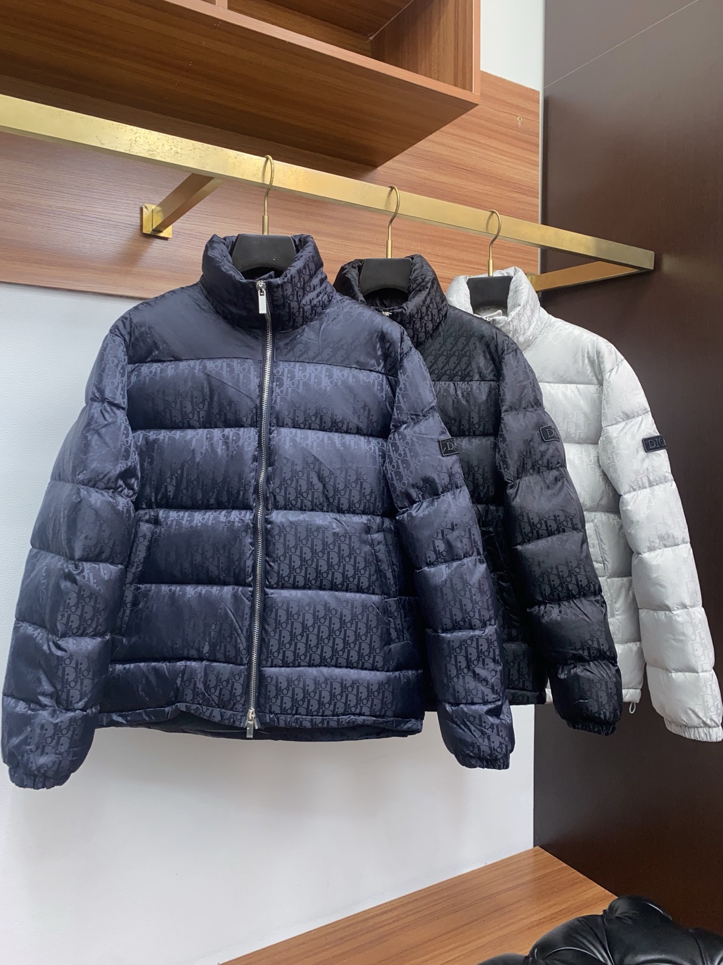 迪奥 25ss最新品 羽绒服夹克外套，设计帅气有型！百搭必备单品，时尚潮牌， 轻松营造酷帅氛围感 ，高级