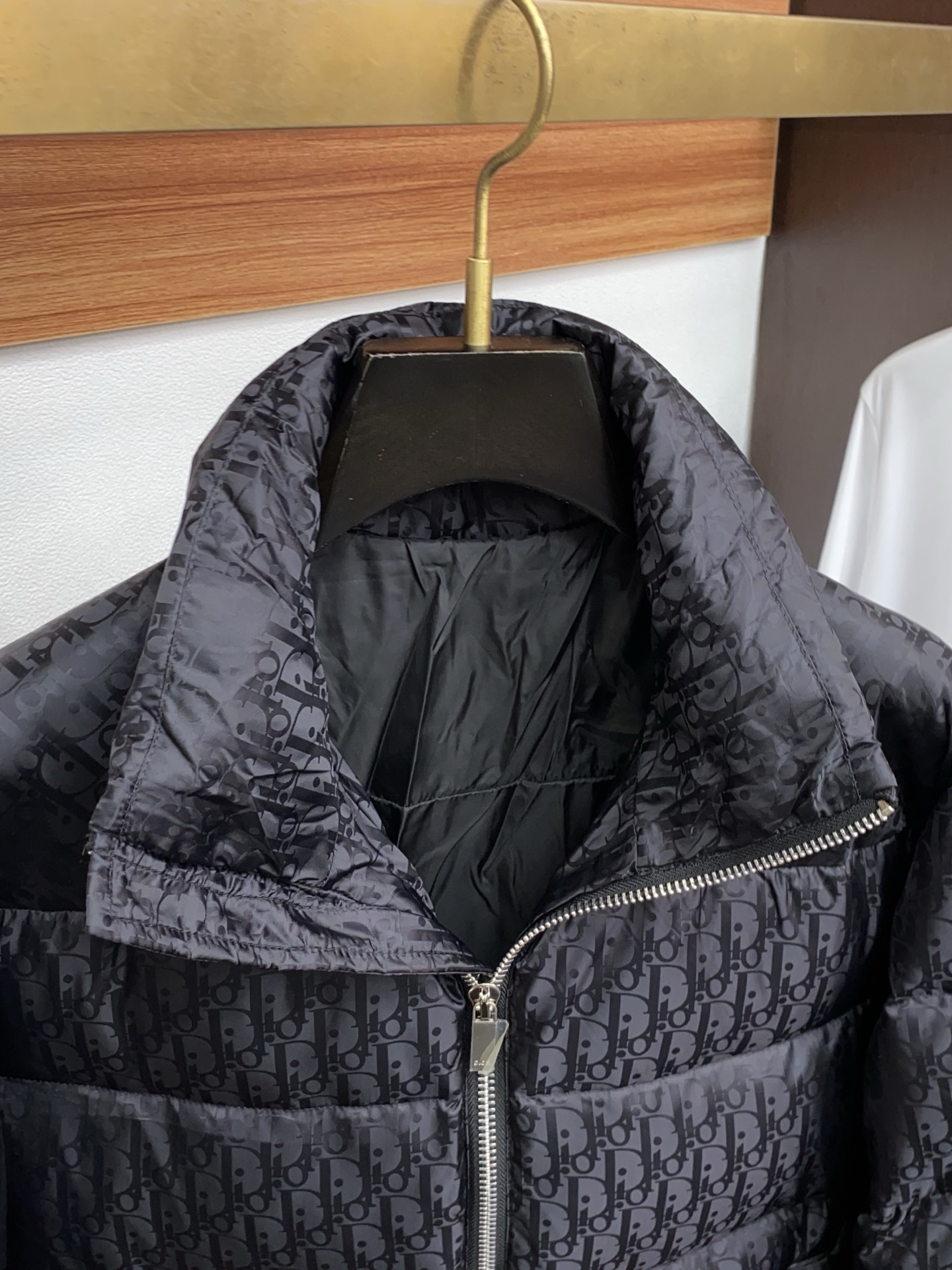 迪奥 25ss最新品 羽绒服夹克外套，设计帅气有型！百搭必备单品，时尚潮牌， 轻松营造酷帅氛围感 ，高级