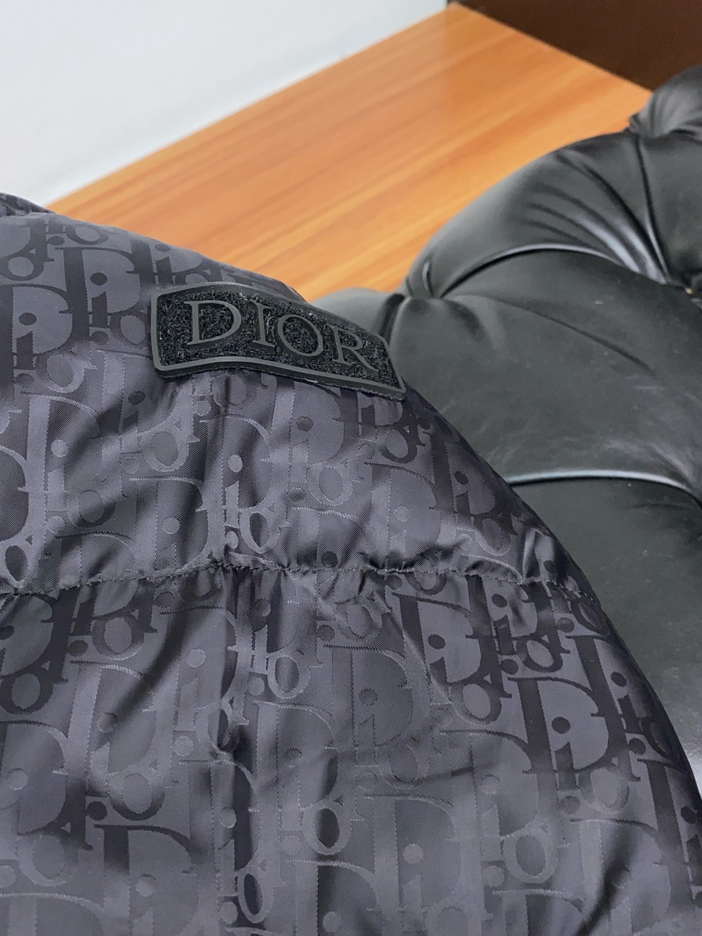 迪奥 25ss最新品 羽绒服夹克外套，设计帅气有型！百搭必备单品，时尚潮牌， 轻松营造酷帅氛围感 ，高级