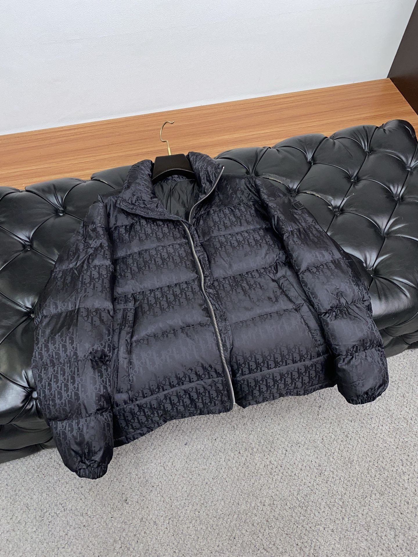 迪奥 25ss最新品 羽绒服夹克外套，设计帅气有型！百搭必备单品，时尚潮牌， 轻松营造酷帅氛围感 ，高级