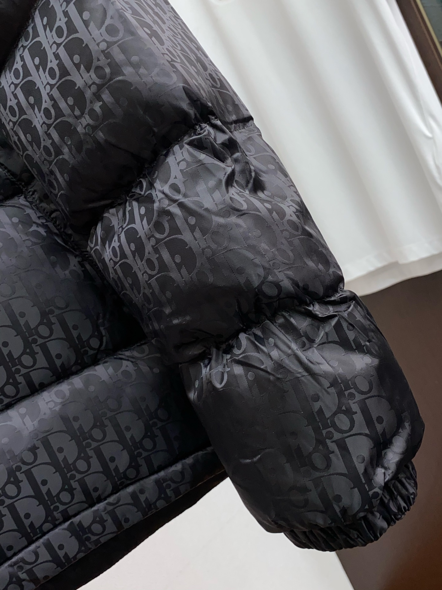 迪奥 25ss最新品 羽绒服夹克外套，设计帅气有型！百搭必备单品，时尚潮牌， 轻松营造酷帅氛围感 ，高级