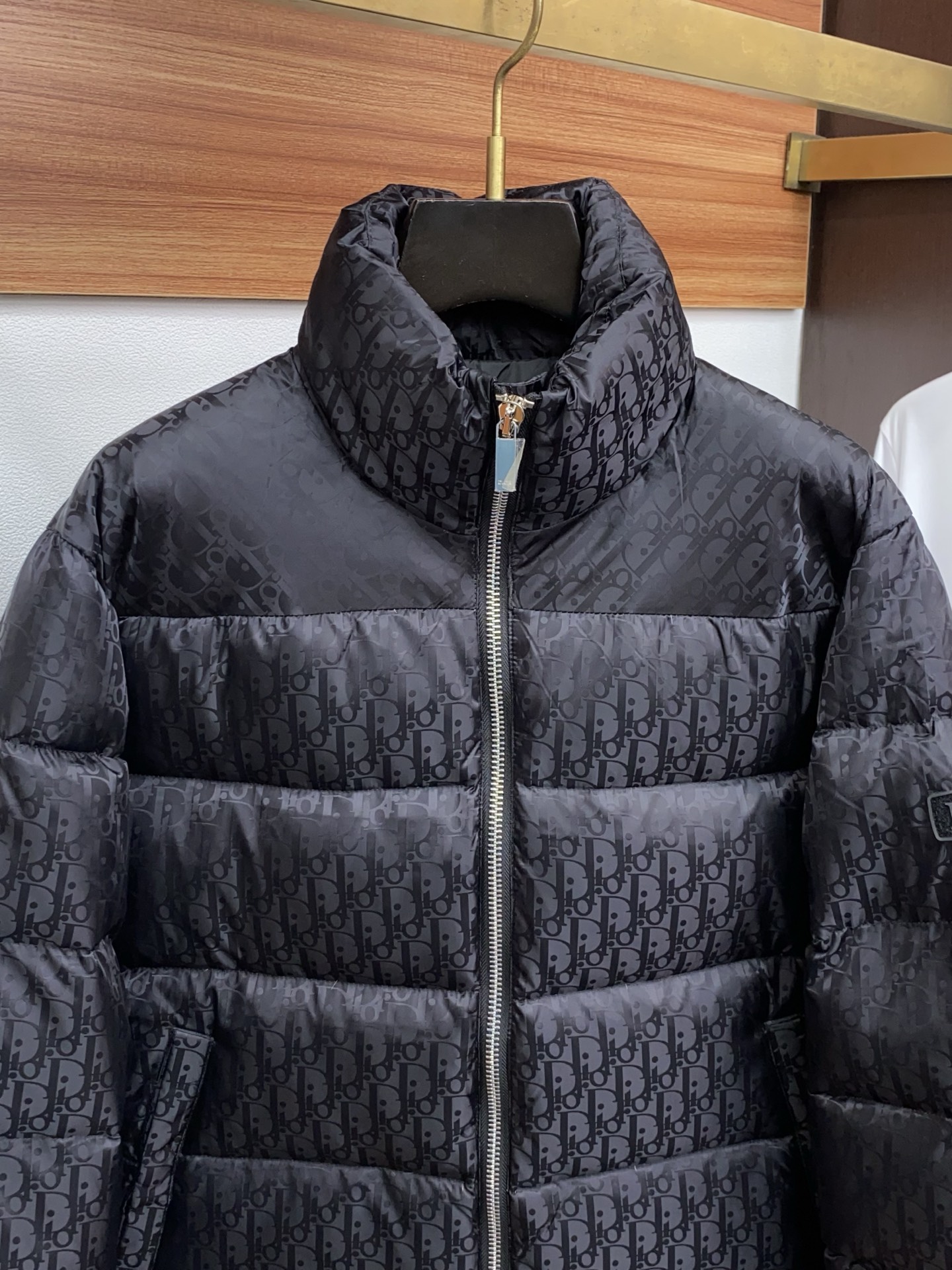 迪奥 25ss最新品 羽绒服夹克外套，设计帅气有型！百搭必备单品，时尚潮牌， 轻松营造酷帅氛围感 ，高级