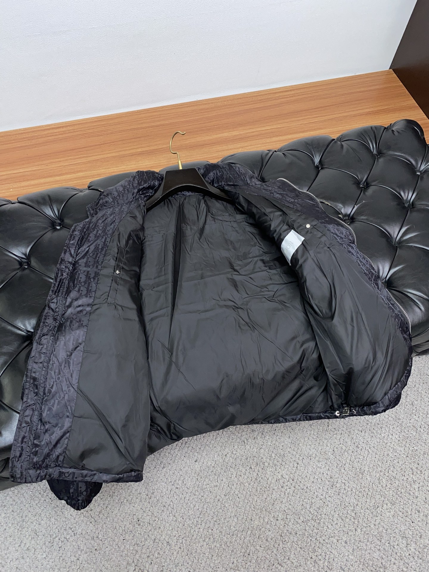 迪奥 25ss最新品 羽绒服夹克外套，设计帅气有型！百搭必备单品，时尚潮牌， 轻松营造酷帅氛围感 ，高级