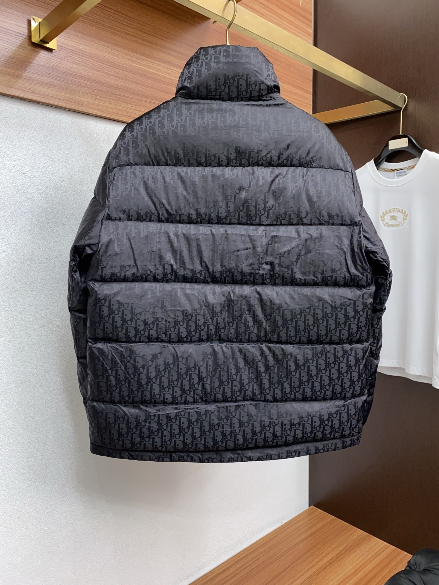 迪奥 25ss最新品 羽绒服夹克外套，设计帅气有型！百搭必备单品，时尚潮牌， 轻松营造酷帅氛围感 ，高级