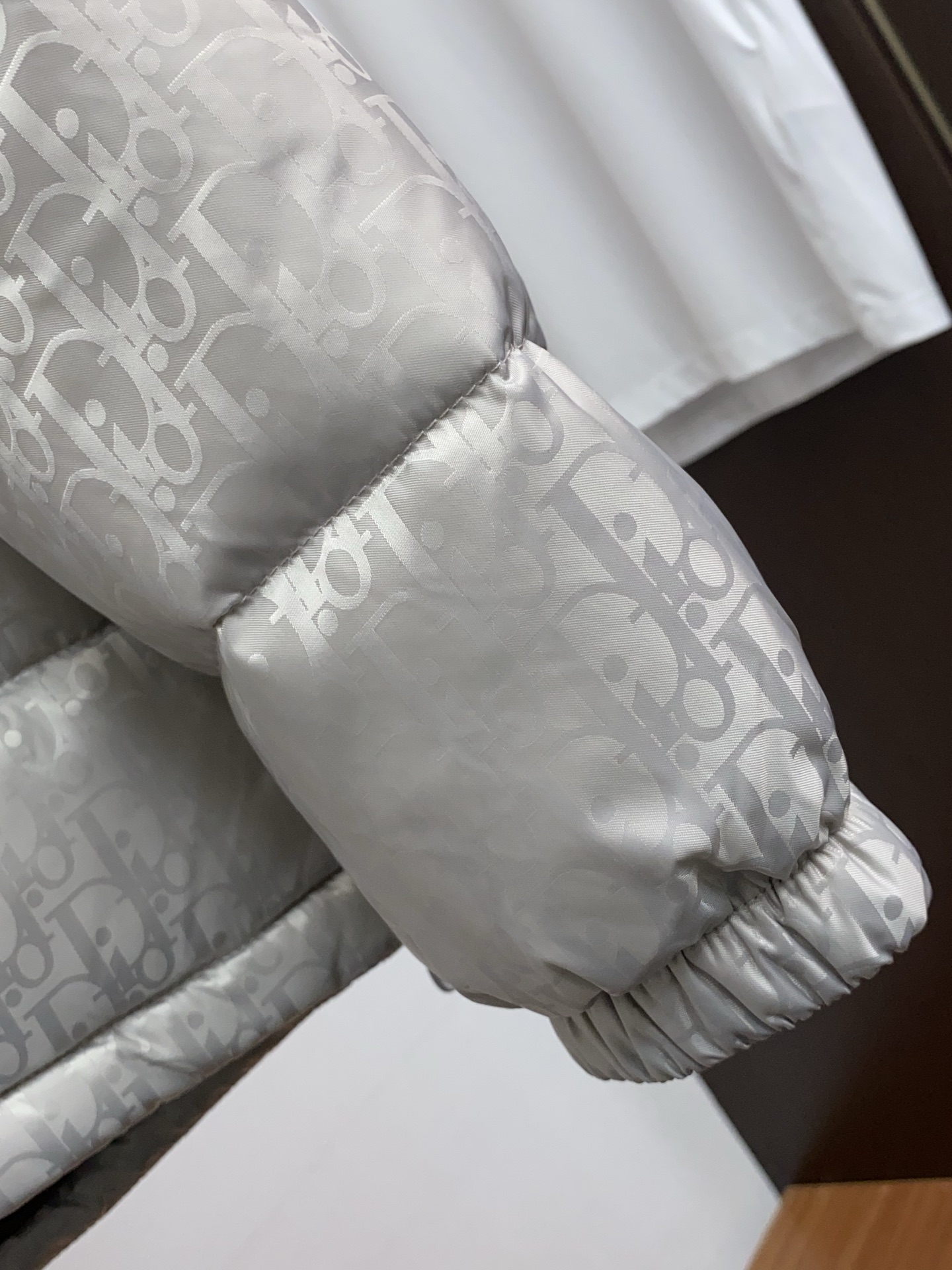 迪奥 25ss最新品 羽绒服夹克外套，设计帅气有型！百搭必备单品，时尚潮牌， 轻松营造酷帅氛围感 ，高级