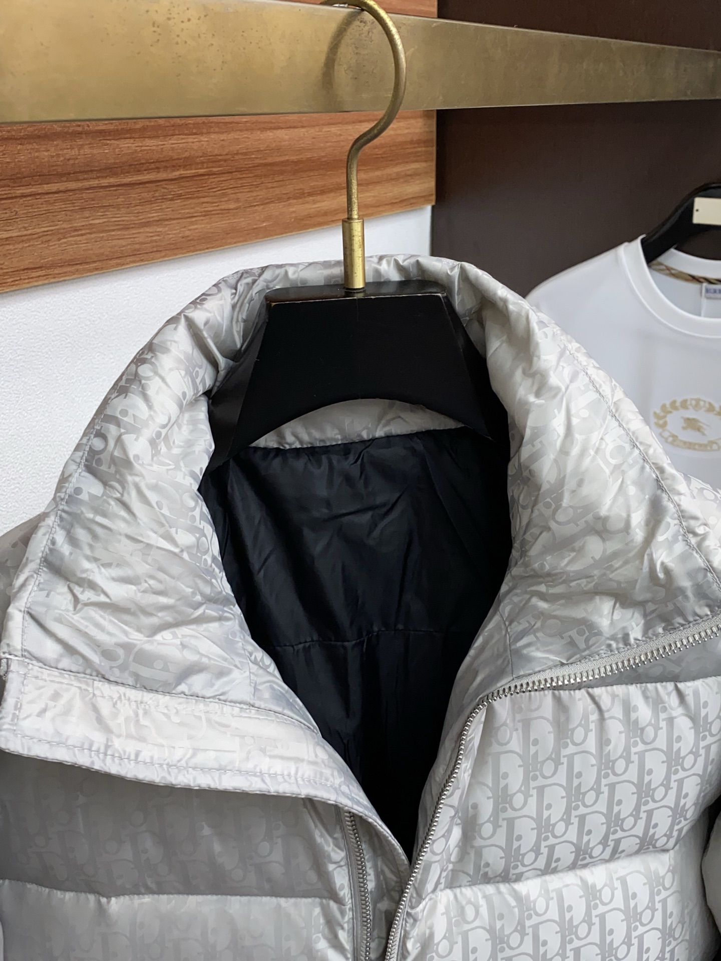 迪奥 25ss最新品 羽绒服夹克外套，设计帅气有型！百搭必备单品，时尚潮牌， 轻松营造酷帅氛围感 ，高级