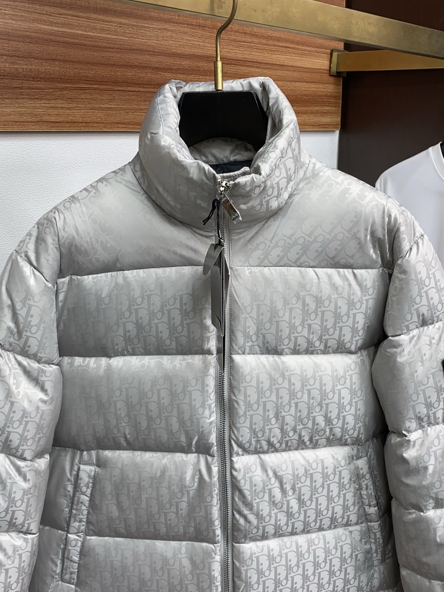 迪奥 25ss最新品 羽绒服夹克外套，设计帅气有型！百搭必备单品，时尚潮牌， 轻松营造酷帅氛围感 ，高级