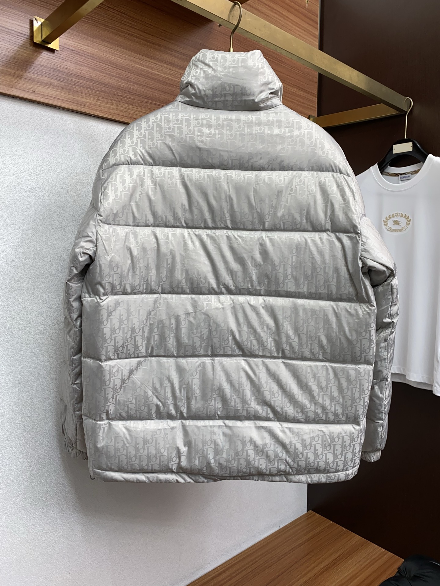 迪奥 25ss最新品 羽绒服夹克外套，设计帅气有型！百搭必备单品，时尚潮牌， 轻松营造酷帅氛围感 ，高级