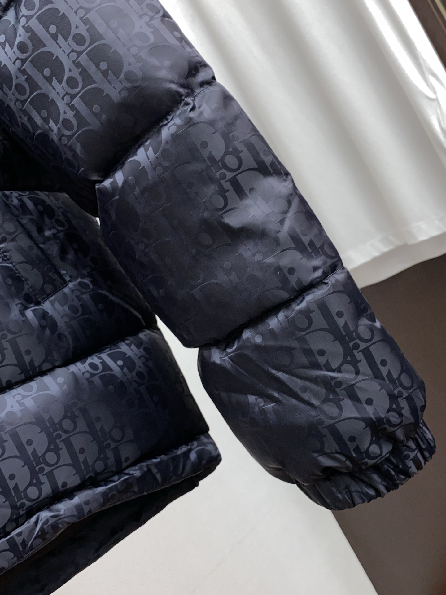 迪奥 25ss最新品 羽绒服夹克外套，设计帅气有型！百搭必备单品，时尚潮牌， 轻松营造酷帅氛围感 ，高级