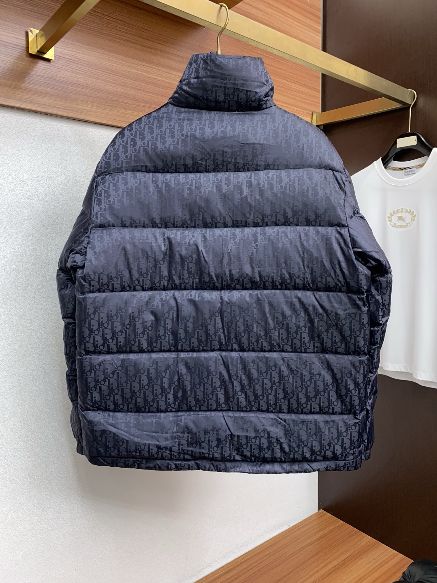 迪奥 25ss最新品 羽绒服夹克外套，设计帅气有型！百搭必备单品，时尚潮牌， 轻松营造酷帅氛围感 ，高级