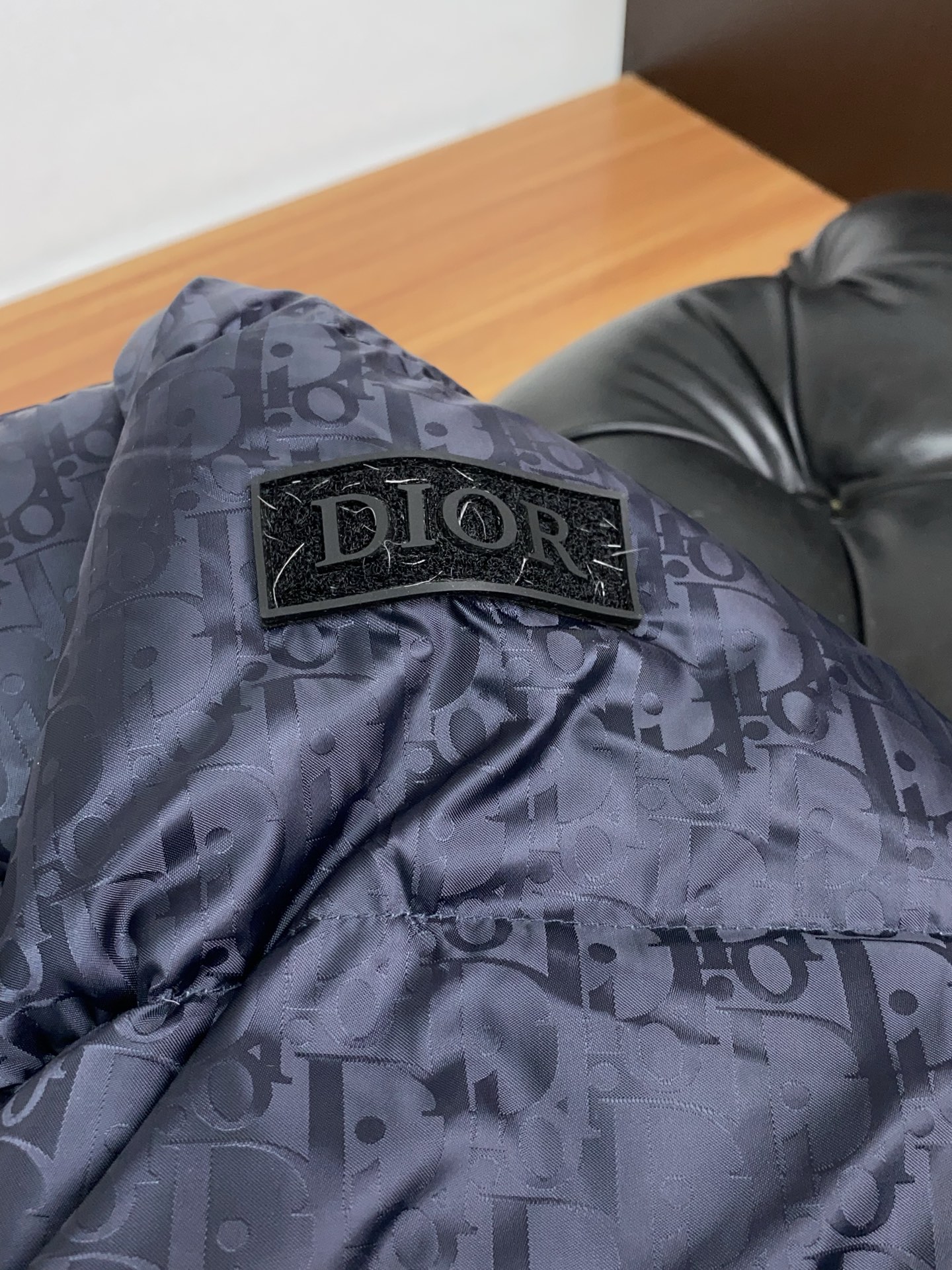 迪奥 25ss最新品 羽绒服夹克外套，设计帅气有型！百搭必备单品，时尚潮牌， 轻松营造酷帅氛围感 ，高级