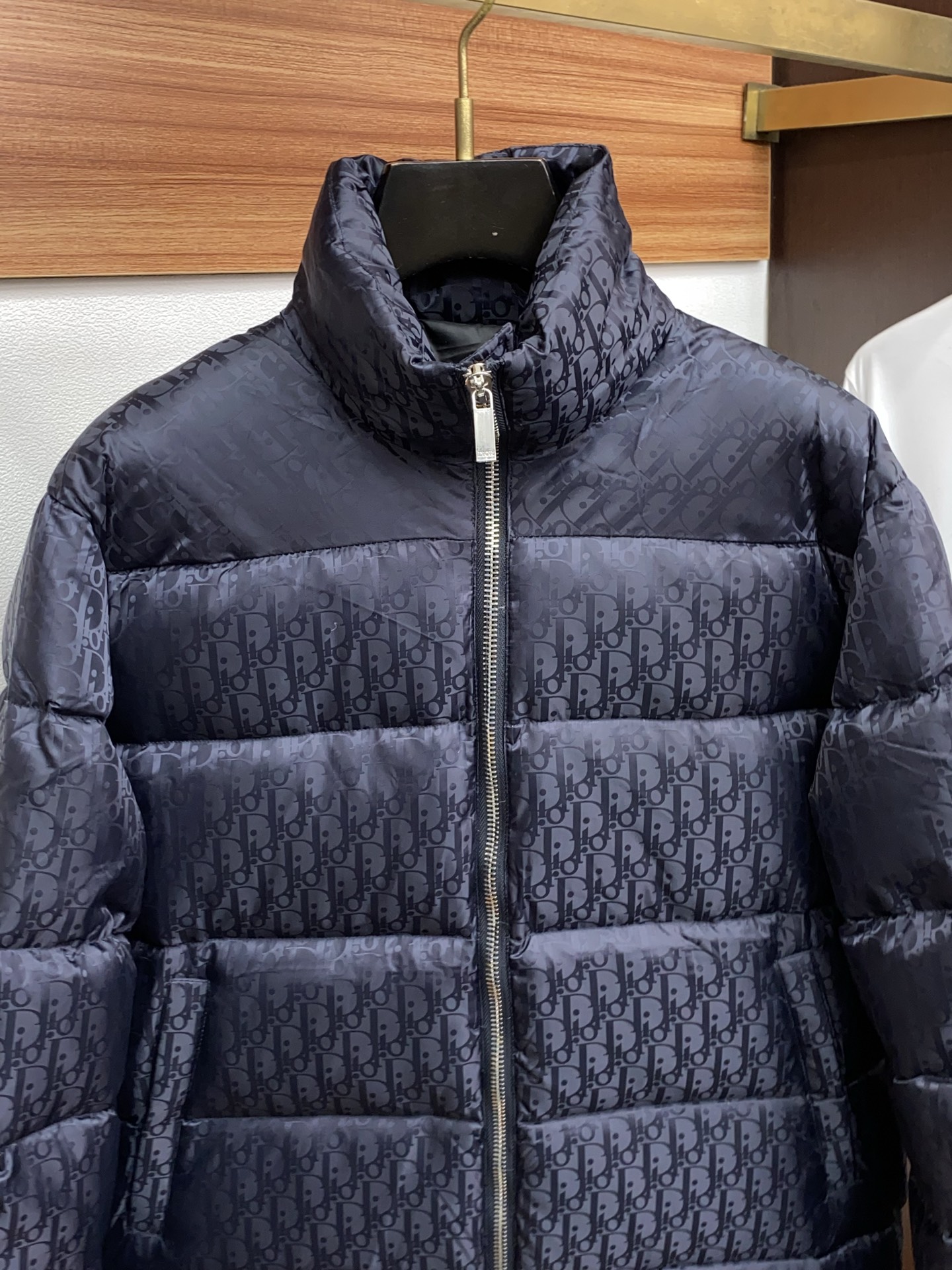 迪奥 25ss最新品 羽绒服夹克外套，设计帅气有型！百搭必备单品，时尚潮牌， 轻松营造酷帅氛围感 ，高级