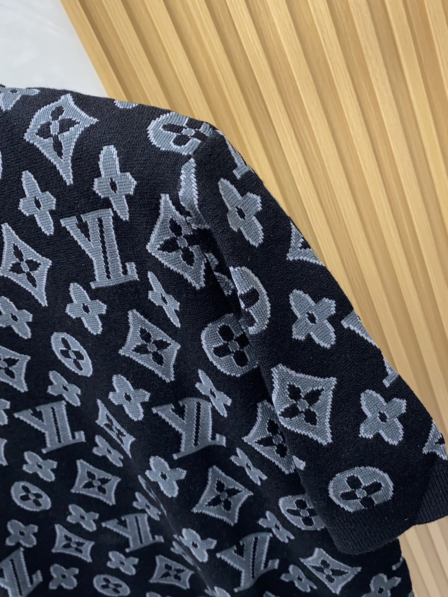 1v路易威登 重磅推荐！2025aw秋冬新款 专柜同步 圆领毛衣短袖时尚经典基础款本色针织 大牌元素lo