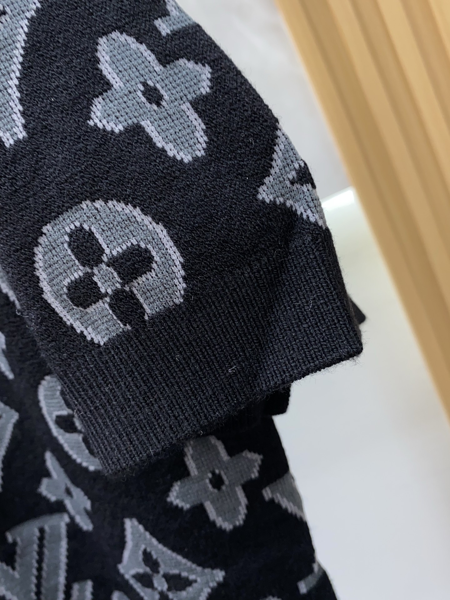 1v路易威登 重磅推荐！2025aw秋冬新款 专柜同步 圆领毛衣短袖时尚经典基础款本色针织 大牌元素lo