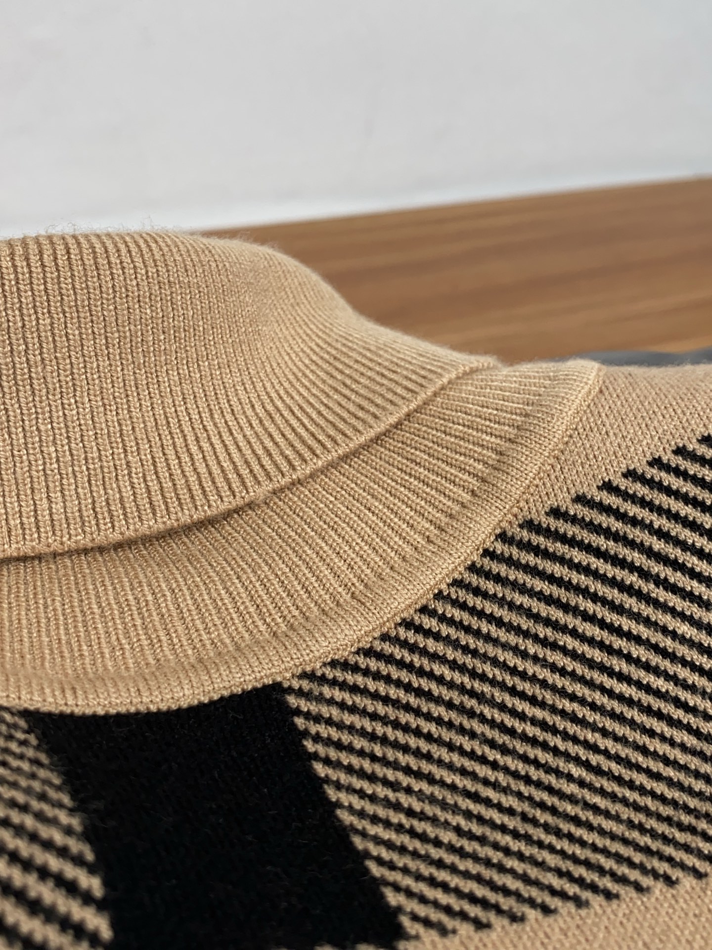 巴宝莉 重磅推荐！2025aw秋冬新款 高领毛衣 专柜同步 时尚经典基础款本色针织 大牌元素logo 秋