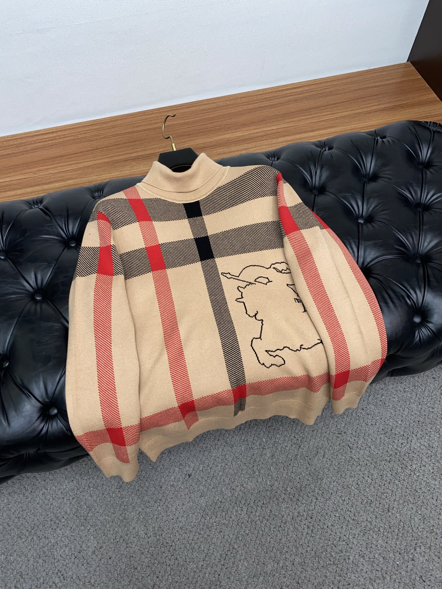 巴宝莉 重磅推荐！2025aw秋冬新款 高领毛衣 专柜同步 时尚经典基础款本色针织 大牌元素logo 秋