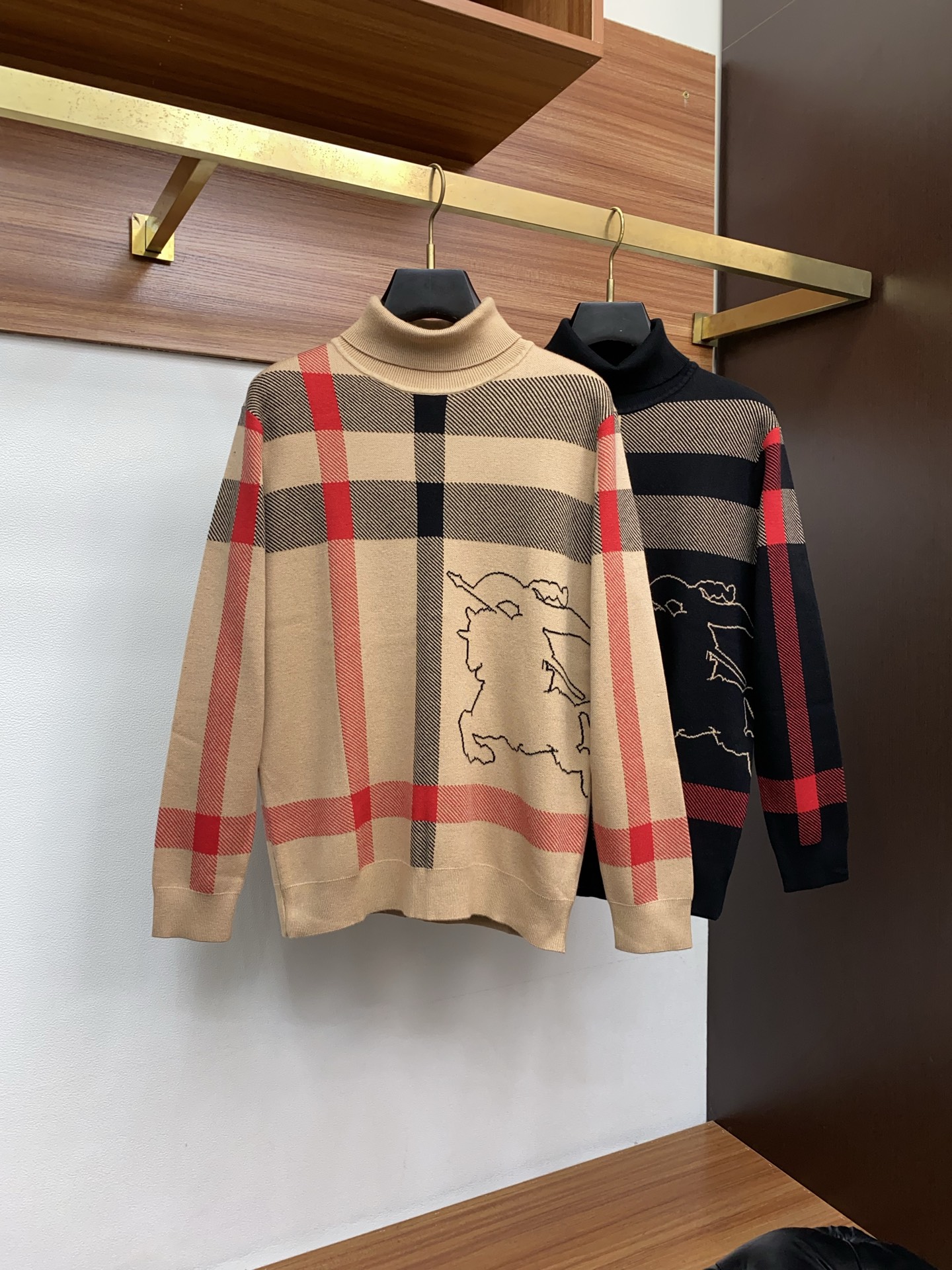 巴宝莉 重磅推荐！2025aw秋冬新款 高领毛衣 专柜同步 时尚经典基础款本色针织 大牌元素logo 秋