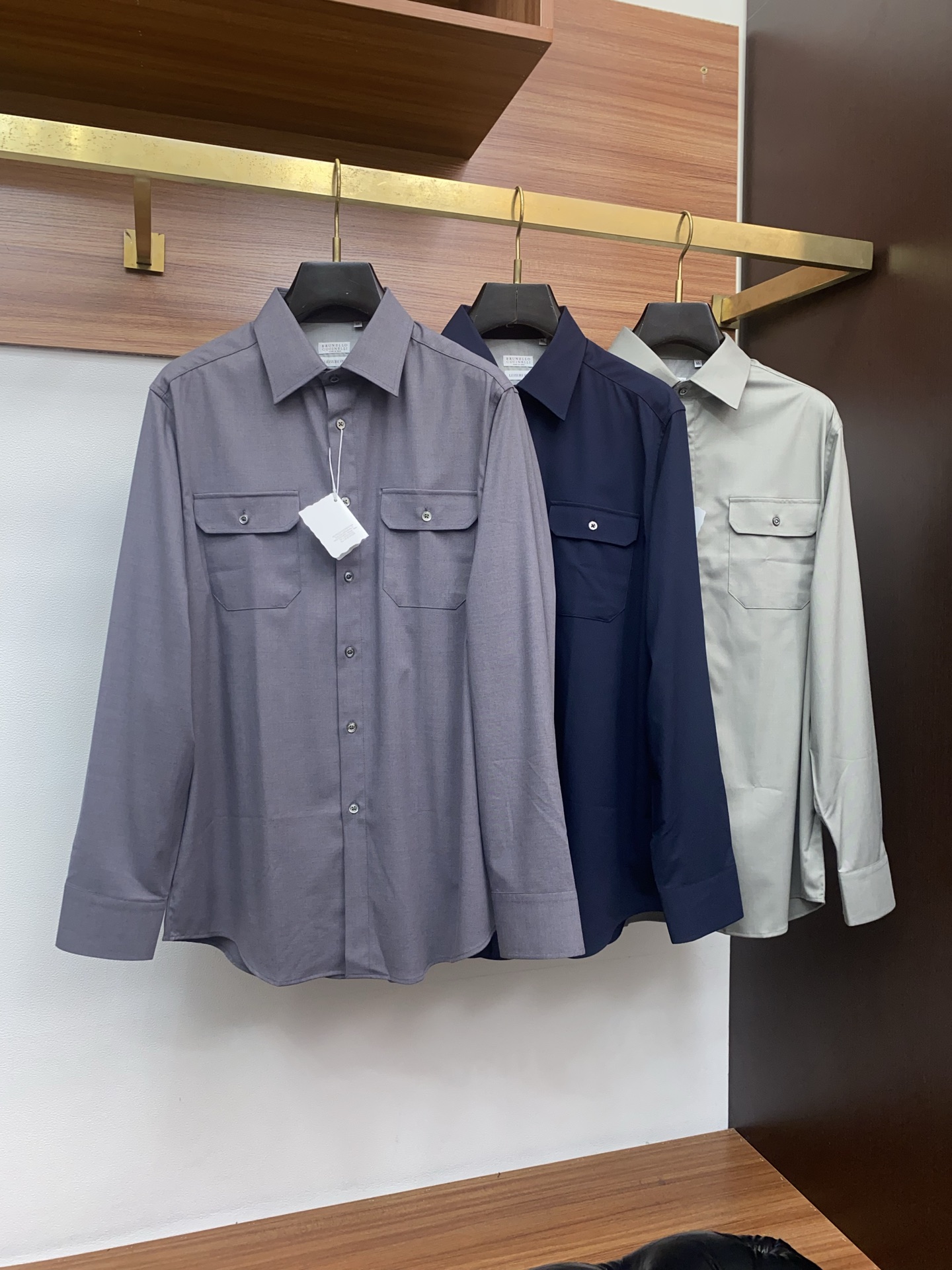 BC 男士商务休闲长袖衬衫.官方同步系列！颇具意大利典型风格的时装，在面料选取和工艺方面都相当考究，极符