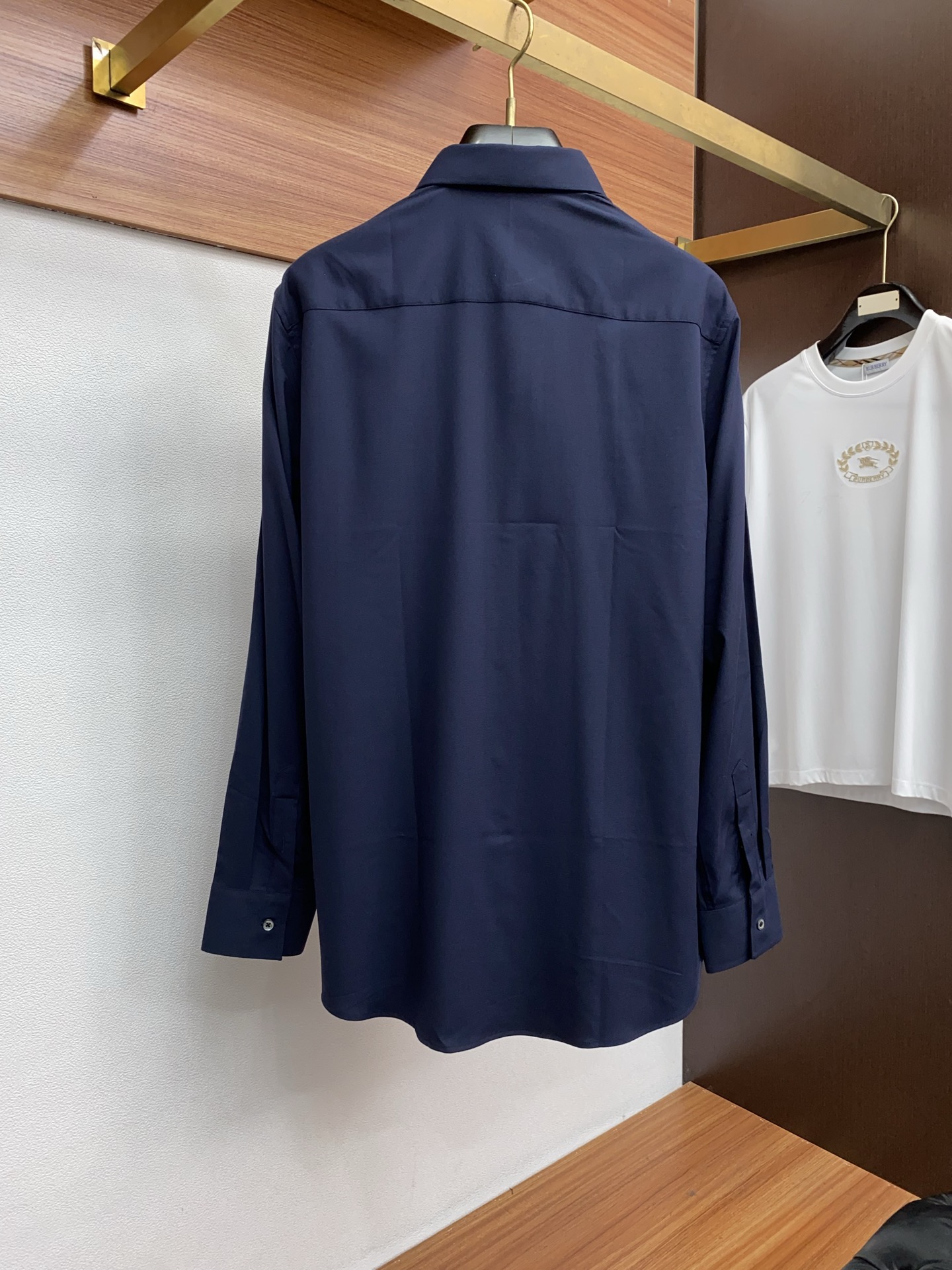 BC 男士商务休闲长袖衬衫.官方同步系列！颇具意大利典型风格的时装，在面料选取和工艺方面都相当考究，极符