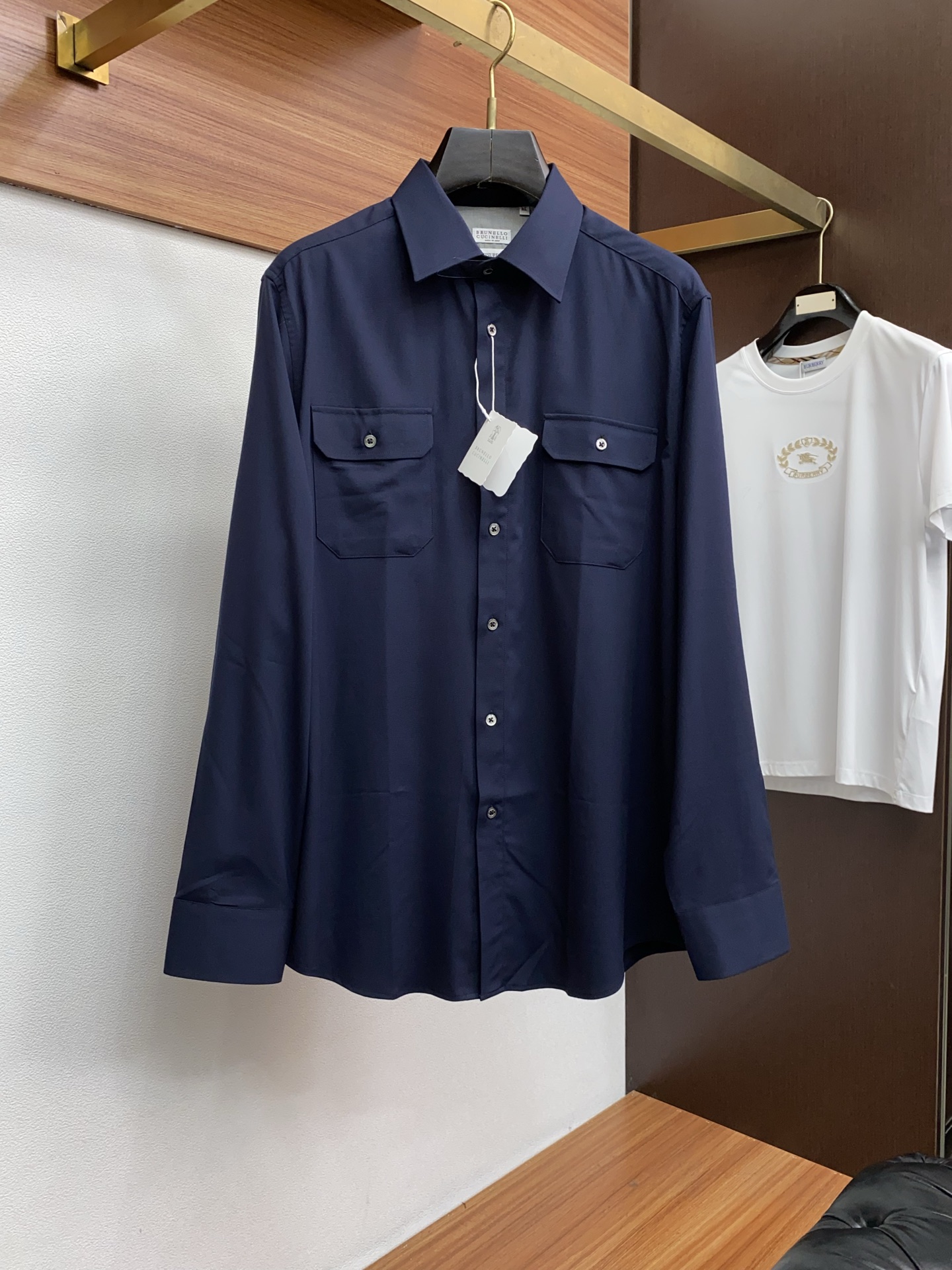 BC 男士商务休闲长袖衬衫.官方同步系列！颇具意大利典型风格的时装，在面料选取和工艺方面都相当考究，极符