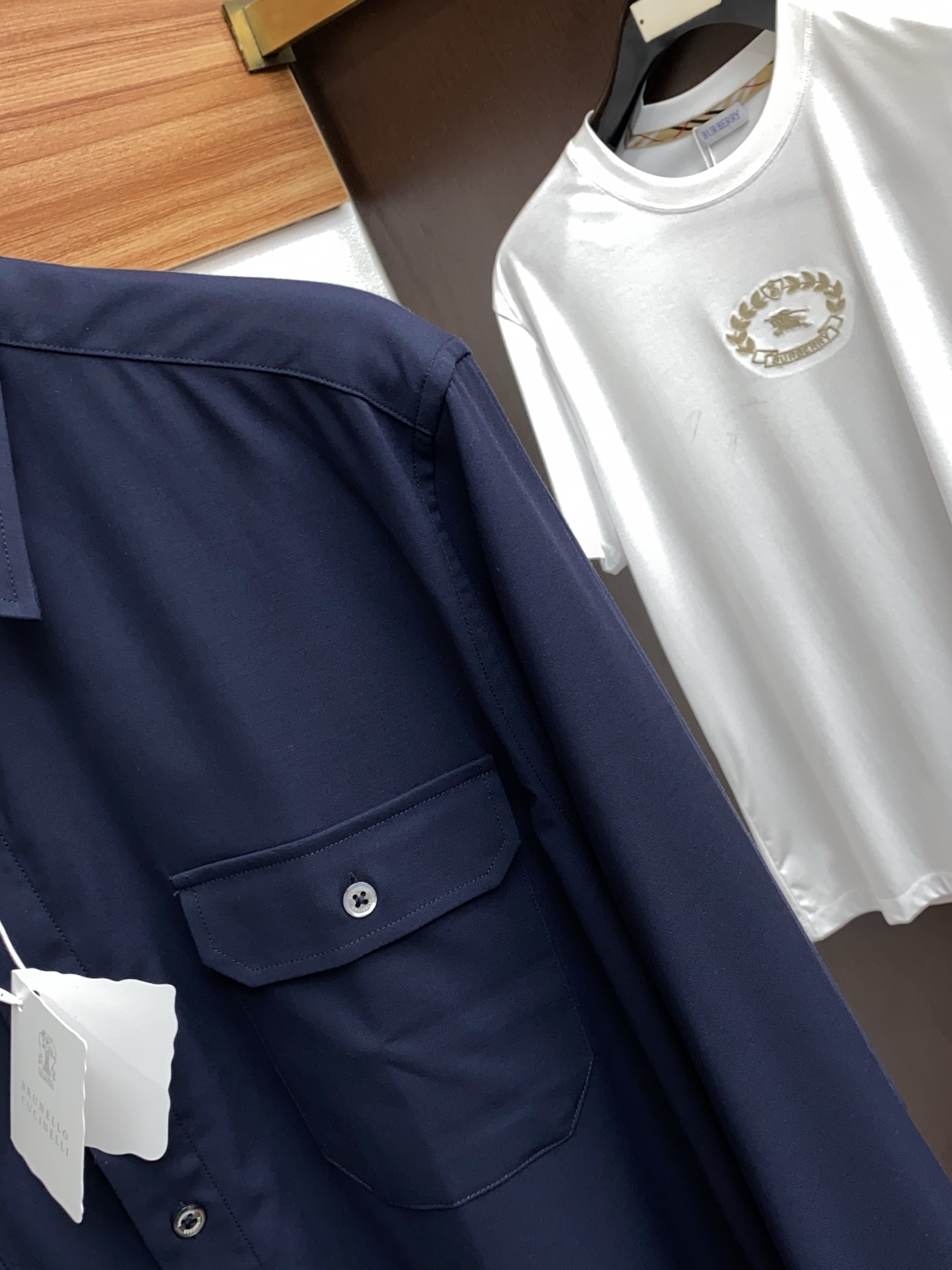 BC 男士商务休闲长袖衬衫.官方同步系列！颇具意大利典型风格的时装，在面料选取和工艺方面都相当考究，极符