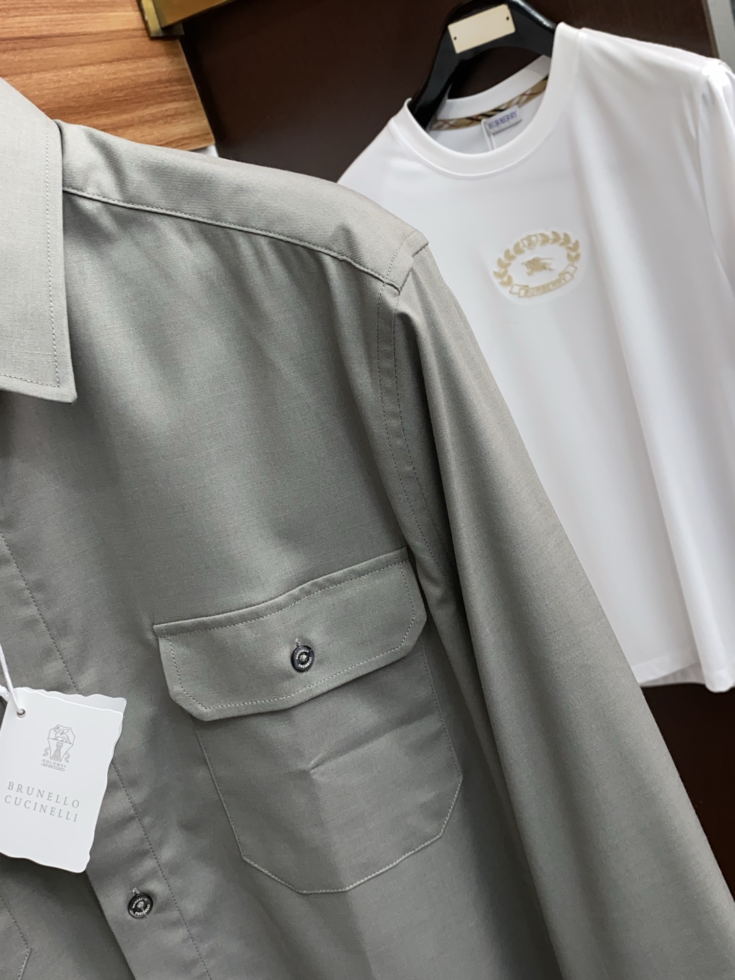 BC 男士商务休闲长袖衬衫.官方同步系列！颇具意大利典型风格的时装，在面料选取和工艺方面都相当考究，极符