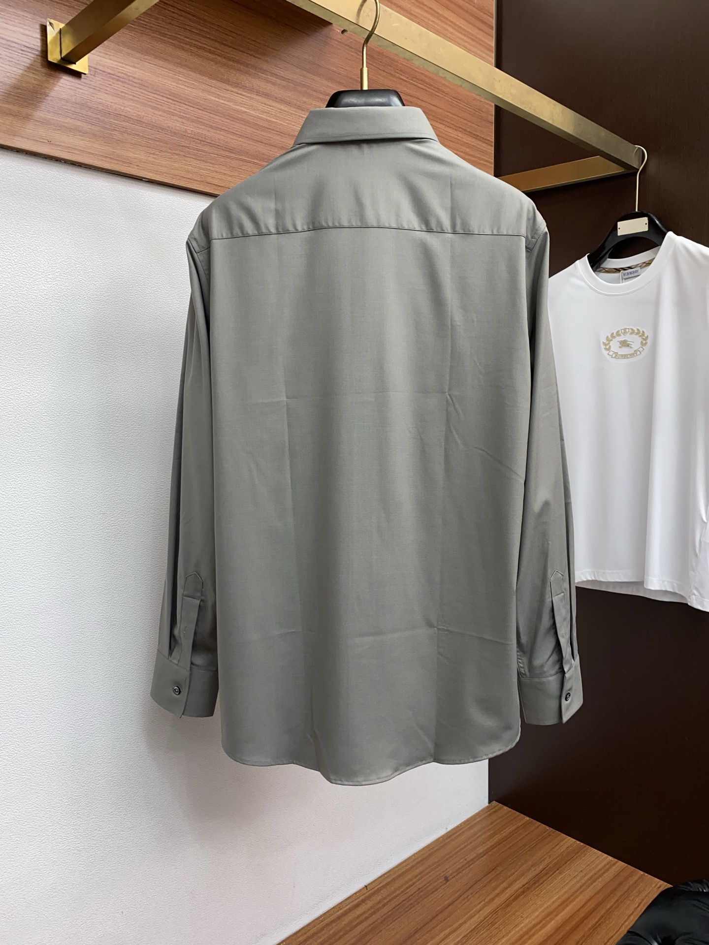 BC 男士商务休闲长袖衬衫.官方同步系列！颇具意大利典型风格的时装，在面料选取和工艺方面都相当考究，极符