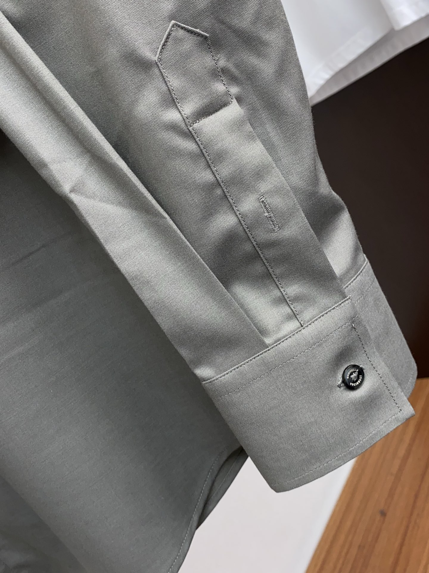 BC 男士商务休闲长袖衬衫.官方同步系列！颇具意大利典型风格的时装，在面料选取和工艺方面都相当考究，极符