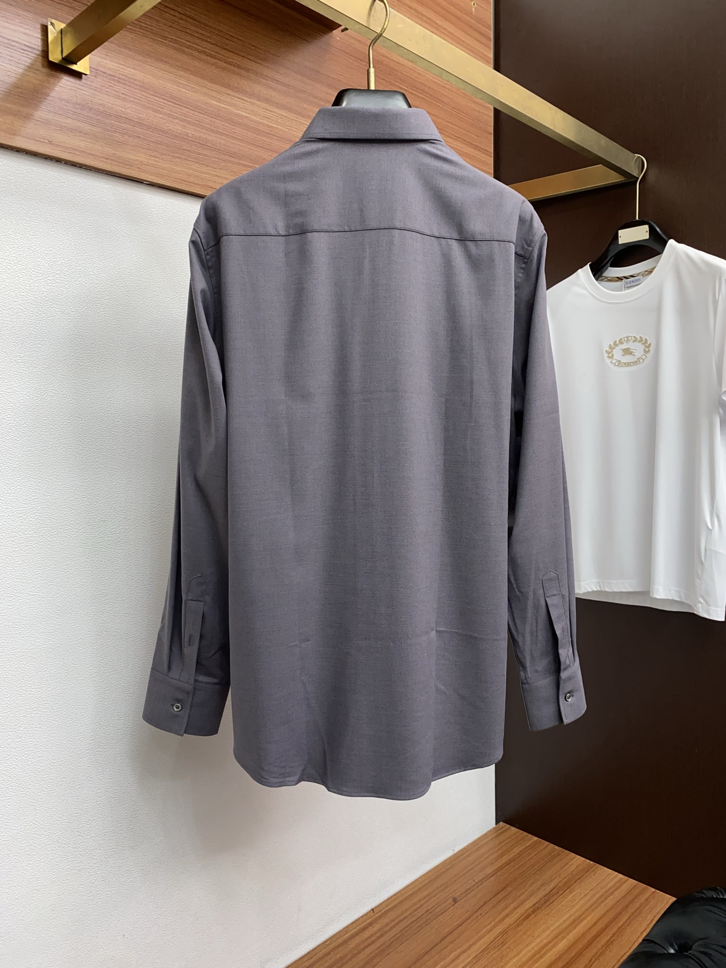 BC 男士商务休闲长袖衬衫.官方同步系列！颇具意大利典型风格的时装，在面料选取和工艺方面都相当考究，极符