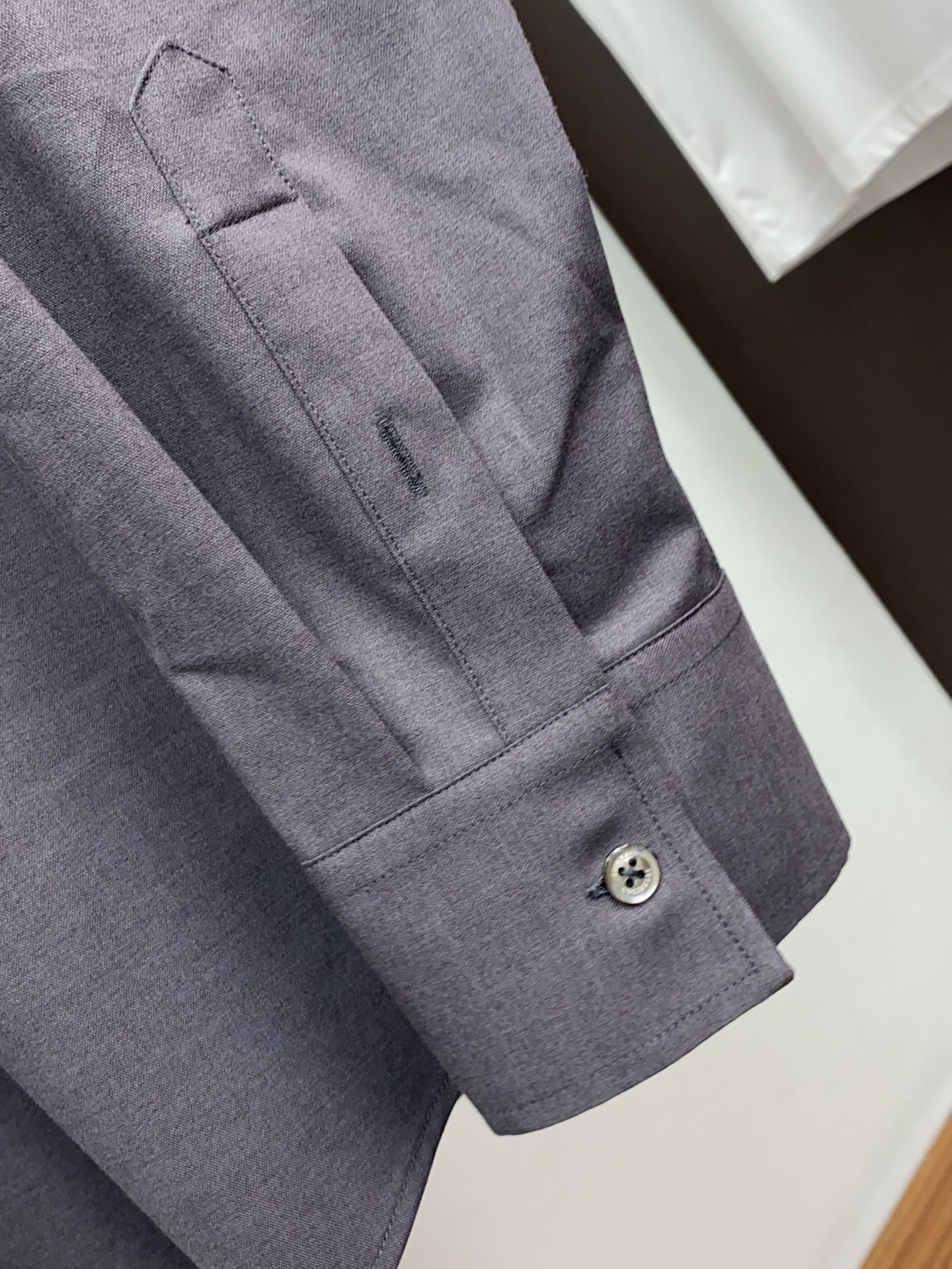 BC 男士商务休闲长袖衬衫.官方同步系列！颇具意大利典型风格的时装，在面料选取和工艺方面都相当考究，极符