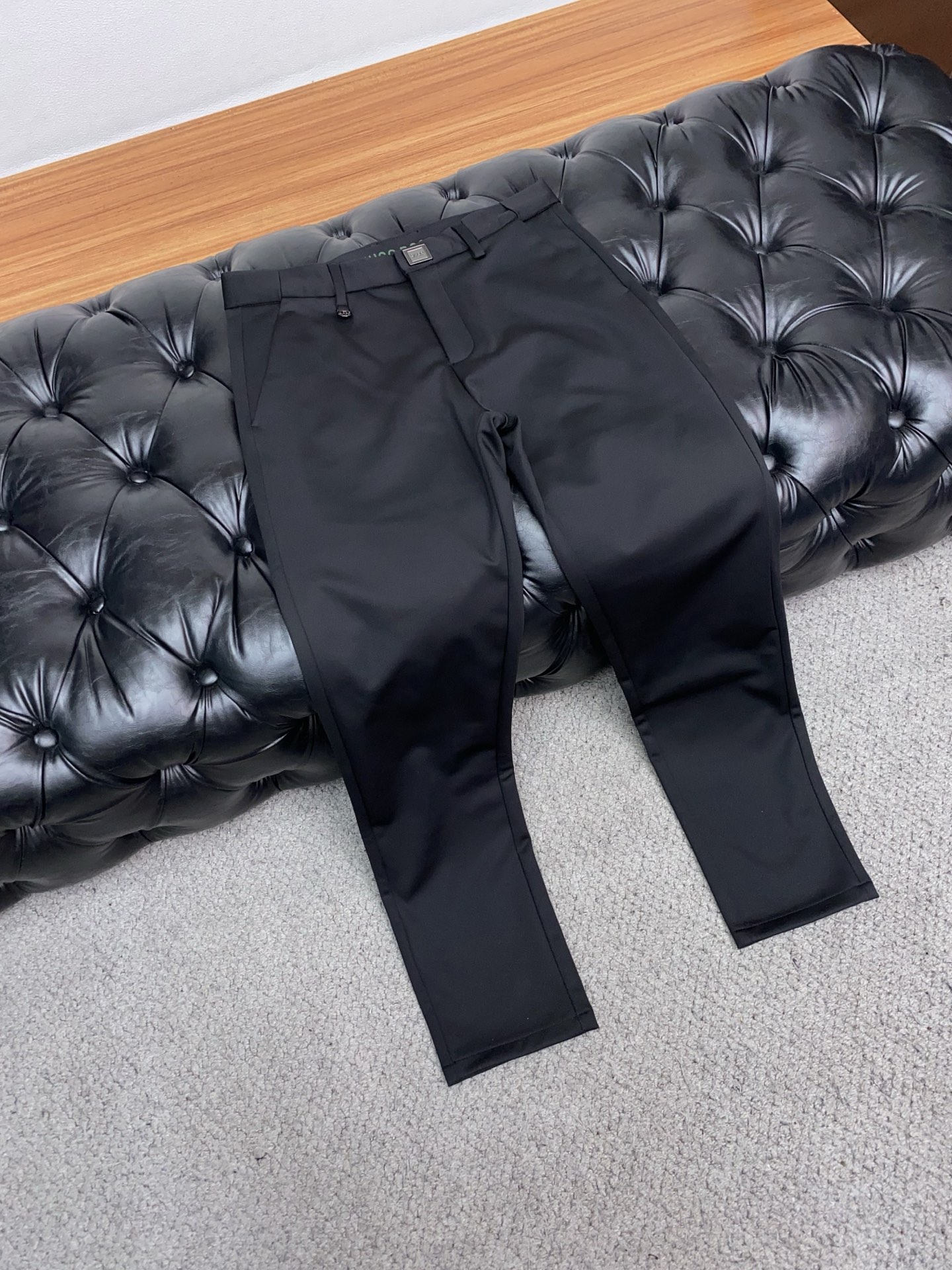 BOSS 25年秋冬 新款休闲西裤 干净利落剪裁，都市风十足 采用精纺面料手感软糯干爽，上身效果挺括有型