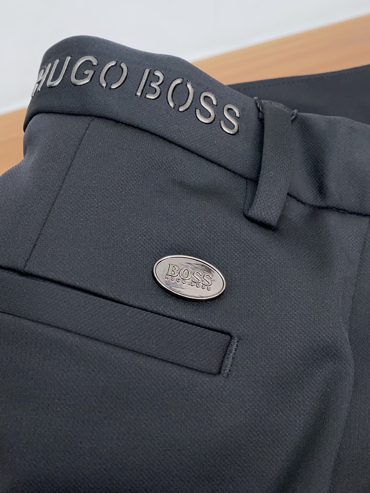 BOSS 25年秋冬 新款休闲西裤 干净利落剪裁，都市风十足 采用精纺面料手感软糯干爽，上身效果挺括有型