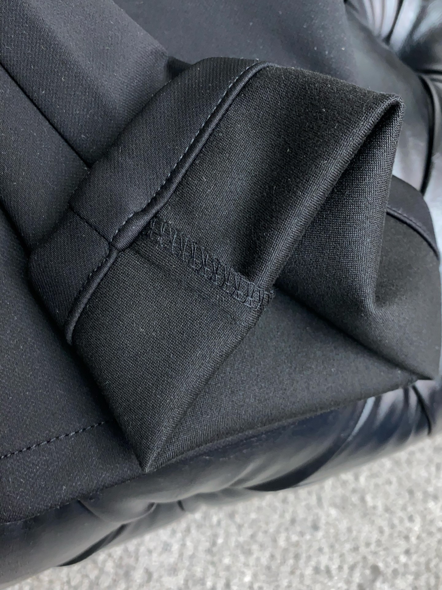 BOSS 25年秋冬 新款休闲西裤 干净利落剪裁，都市风十足 采用精纺面料手感软糯干爽，上身效果挺括有型